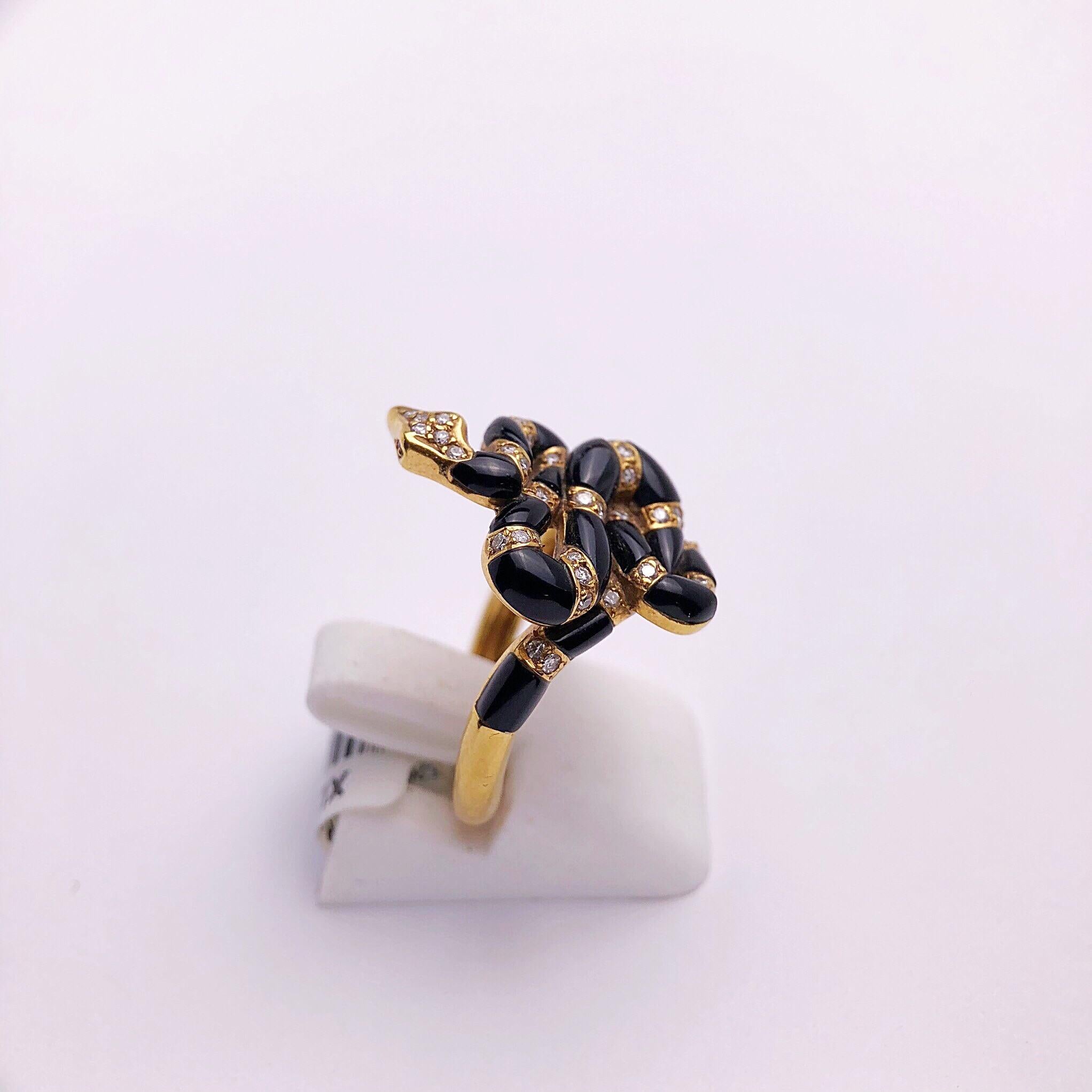 Round Cut Carrera y Carrera 18 Karat Yellow Gold and Onyx Serpent Ring For Sale