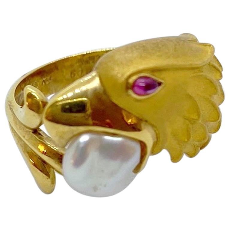 Carrera y Carrera 18 Karat Yellow Gold Eagle Head Ring with Pearl and Ruby