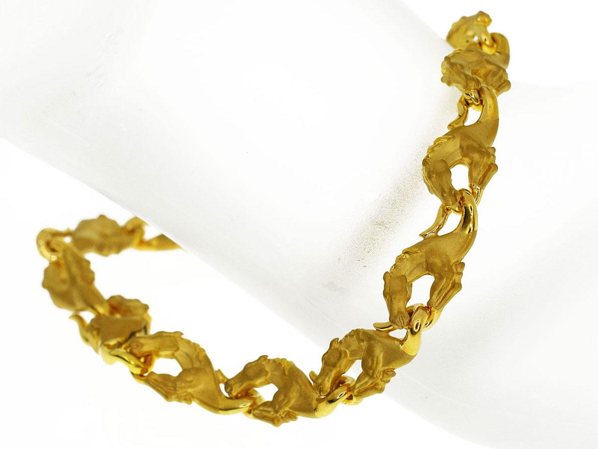 Brand:Carrera y Carrera 
Name:Horse motif gold bracelet
Material :750 K18 YG Yellow Gold
Comes with:cyc Box,Case,Agency Repair certificate(July 2018)
Arm length:18cm/7.08