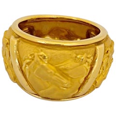 Carrera y Carrera Anillo "Mosaico" de Caballos en Oro Amarillo de 18 Kilates