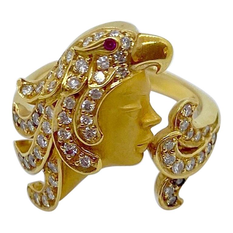 Carrera y Carrera 18 Karat Yellow Gold Woman with Diamond Parrot Headress Ring For Sale