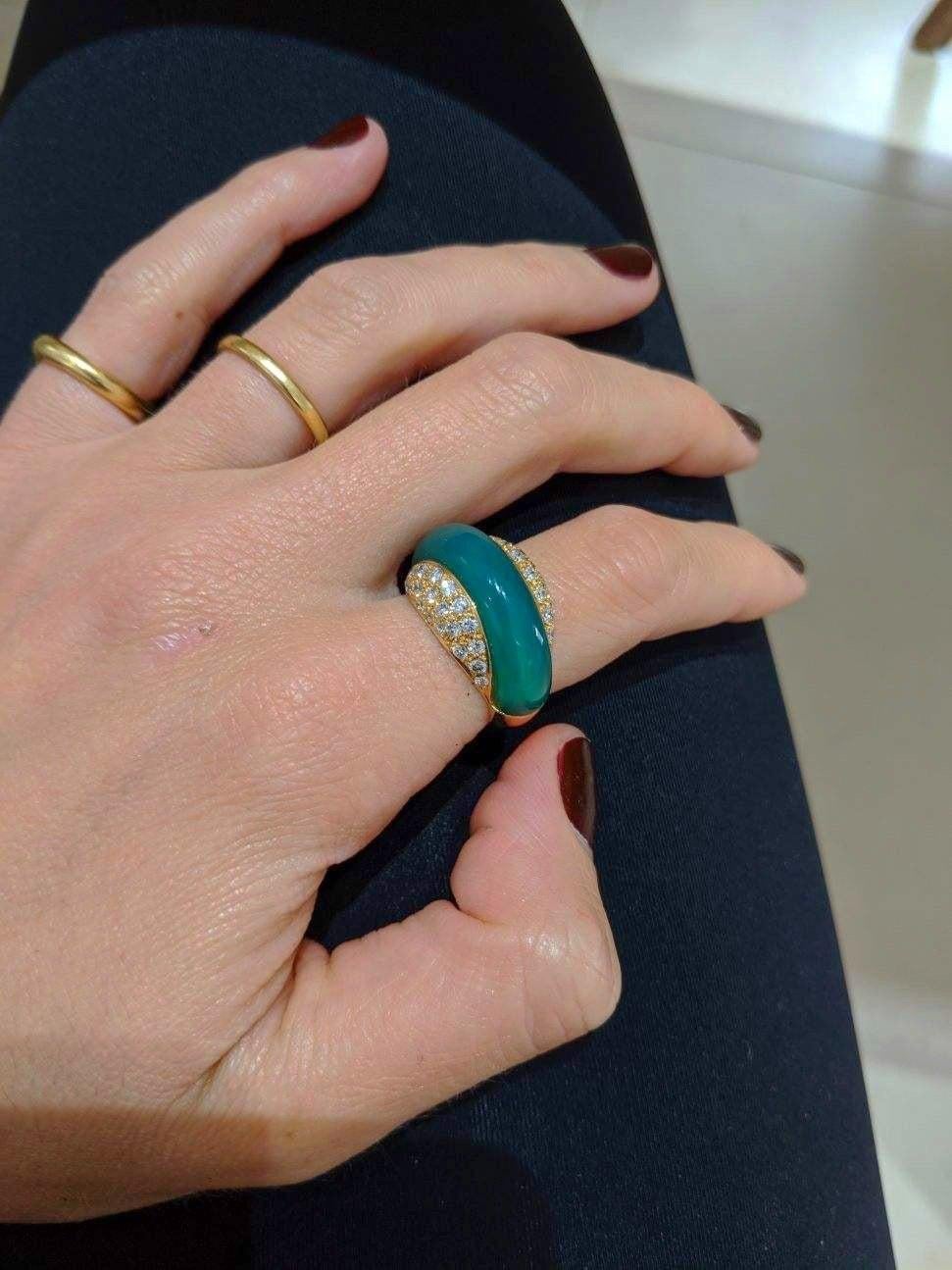 For Sale:  Carrera y Carrera 18 Kt Gold Ring with .96 Carat Diamond and Green Chrysoprase 4