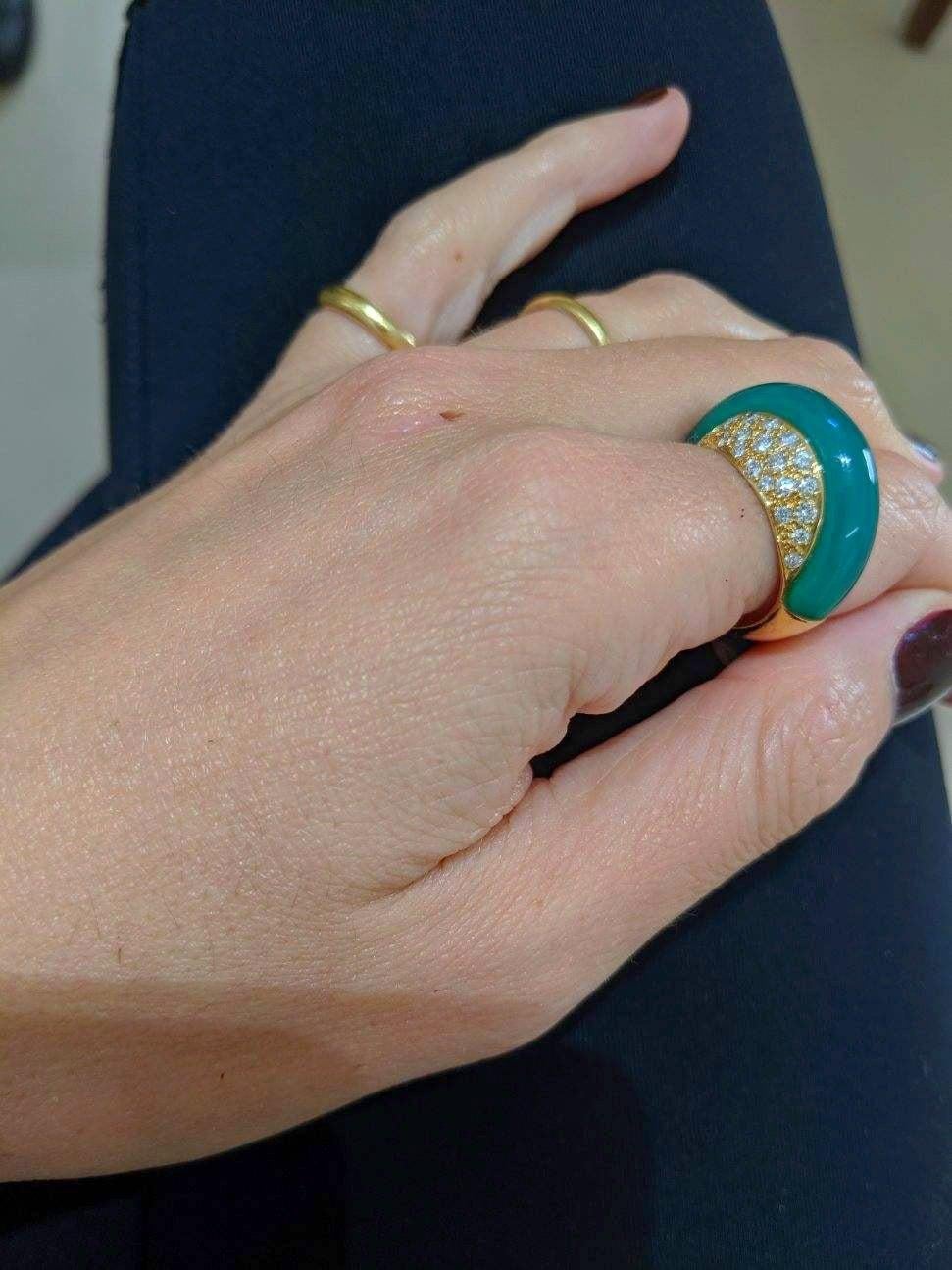 For Sale:  Carrera y Carrera 18 Kt Gold Ring with .96 Carat Diamond and Green Chrysoprase 5
