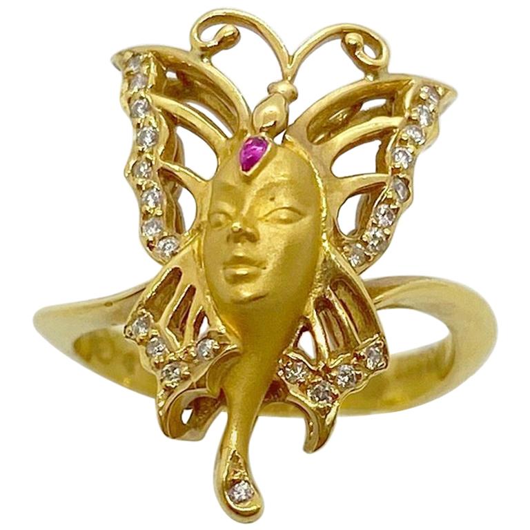 Carrera Y Carrera 18 Karat Yellow Gold Butterfly Mask Ring with Diamonds For Sale