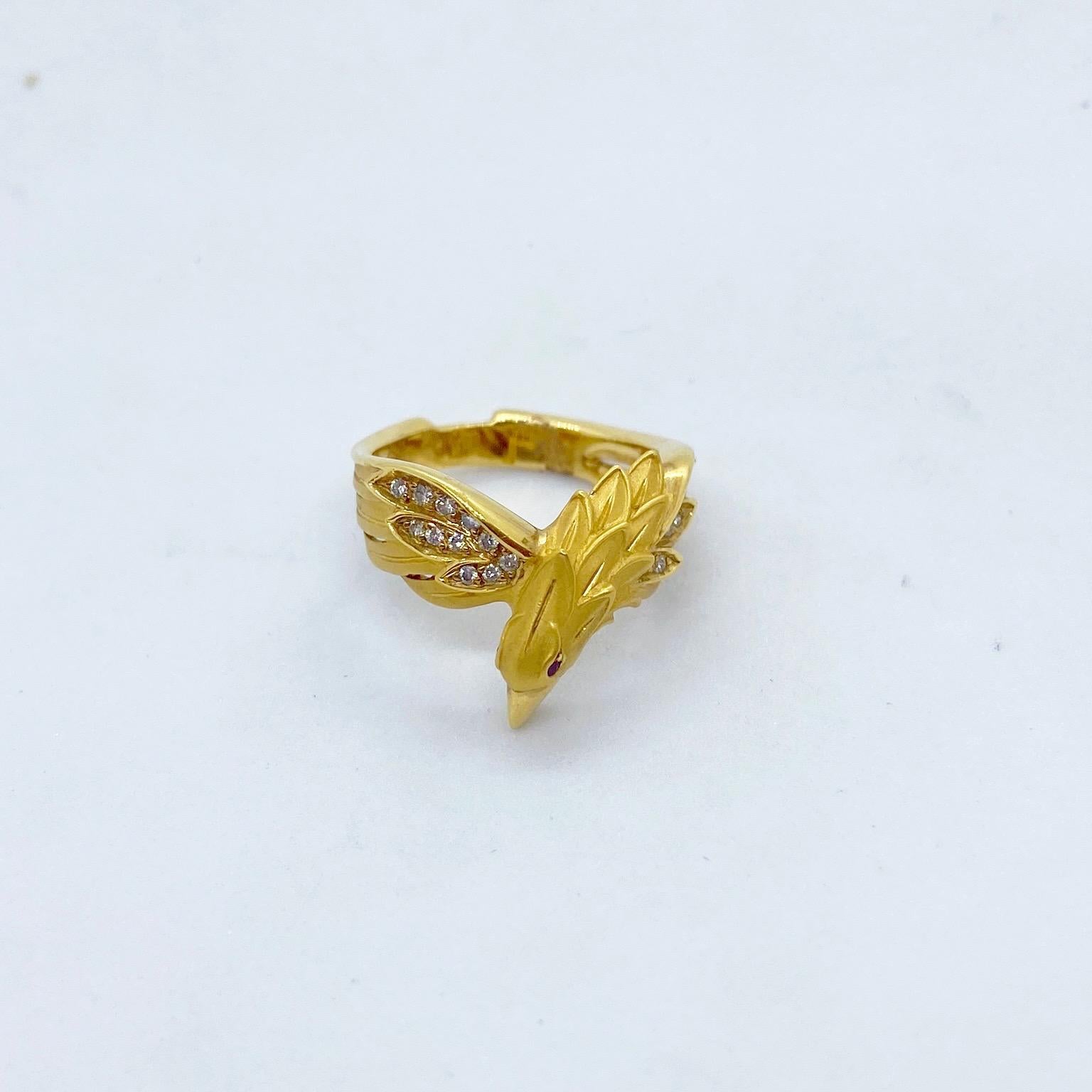 Carrera Y Carrera has built its famous name on figurative designs, an obsession with surface finishes, and a compelling way of seeing beauty in art and nature. This 18 karat yellow gold ring is a perfect example of Carrera's iconic designs. The ring