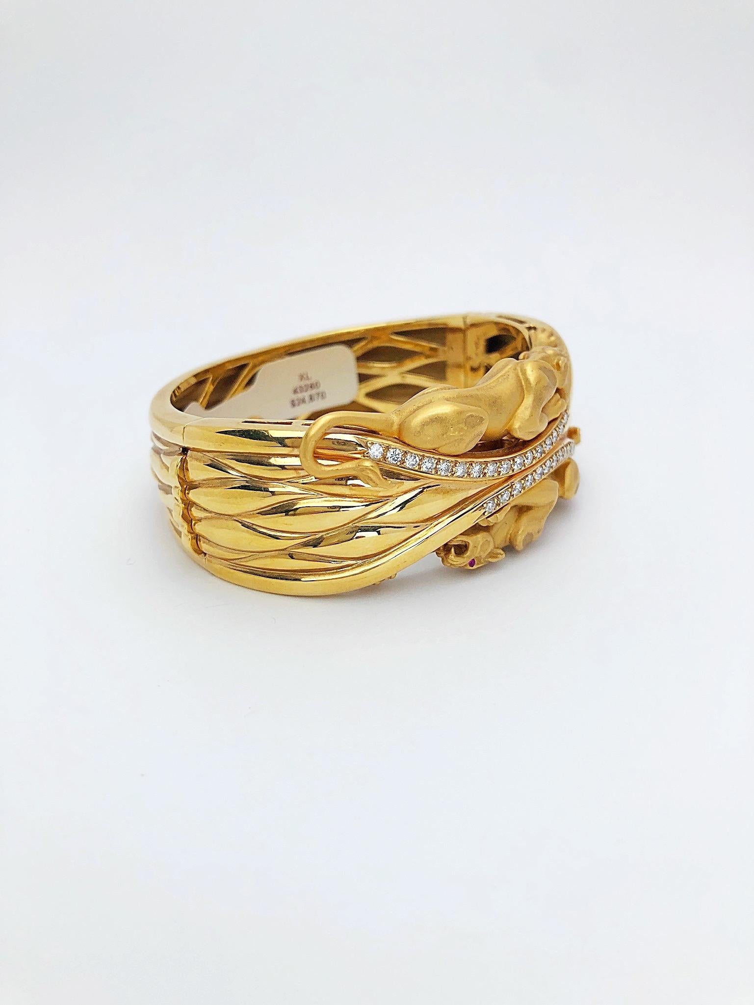 Carrera Y Carrera Bracelet manchette à deux panthères en or jaune 18 carats avec diamants Neuf - En vente à New York, NY