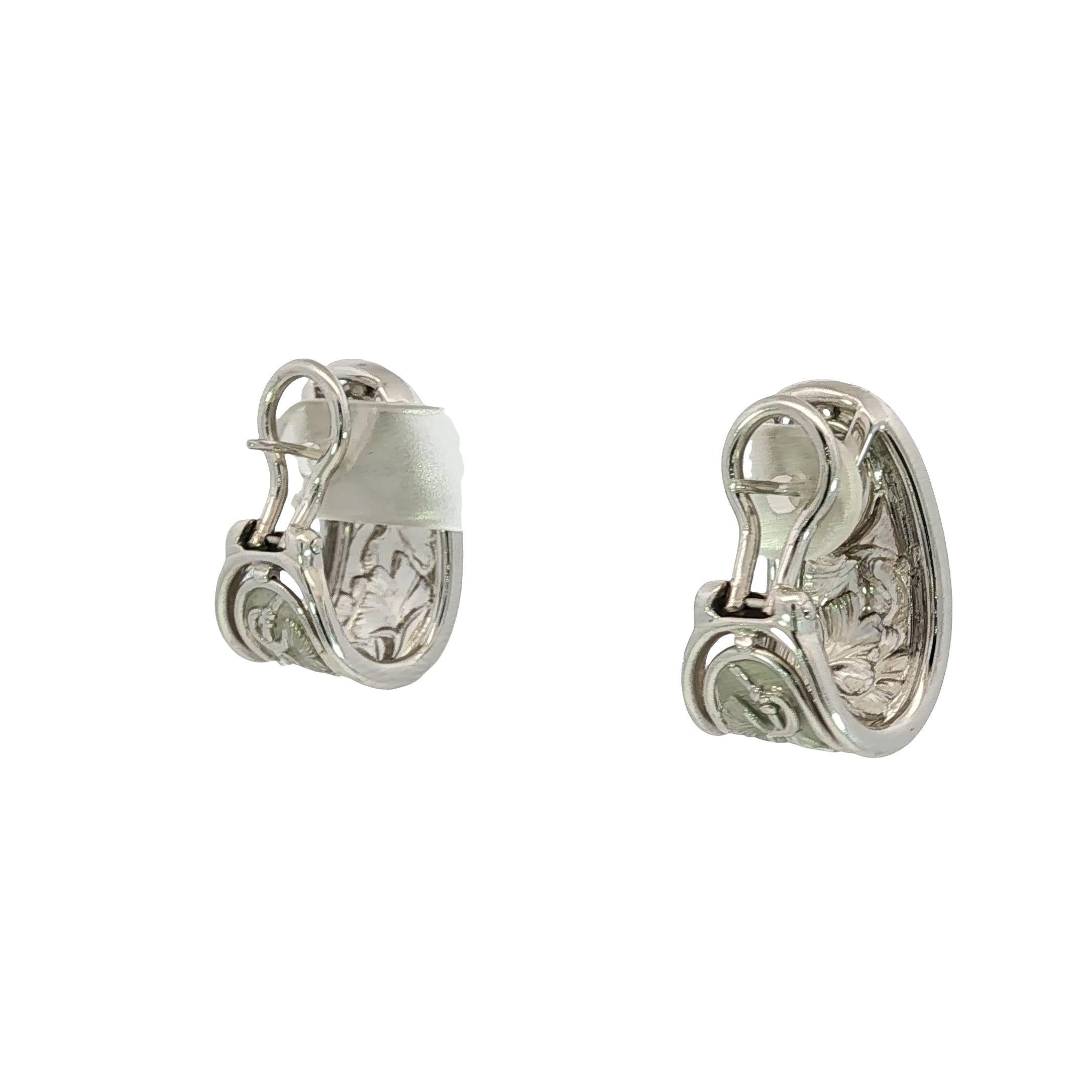 Carrera y Carrera 18K Gold Diamond Earrings Floral Motif Clip On Closure For Sale 2