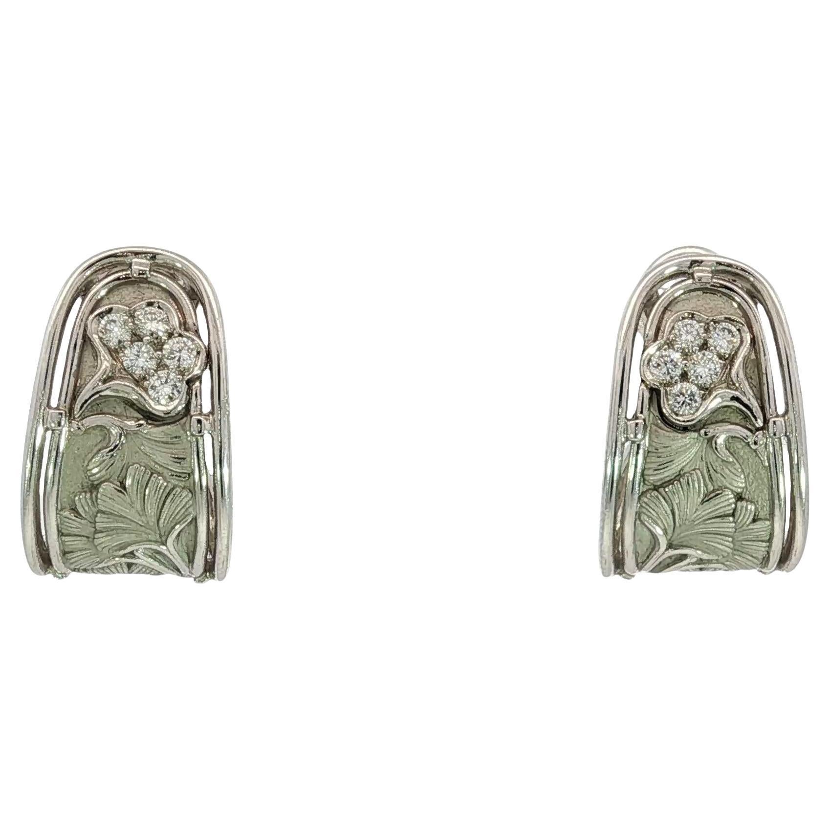 Carrera y Carrera 18K Gold Diamond Earrings Floral Motif Clip On Closure For Sale