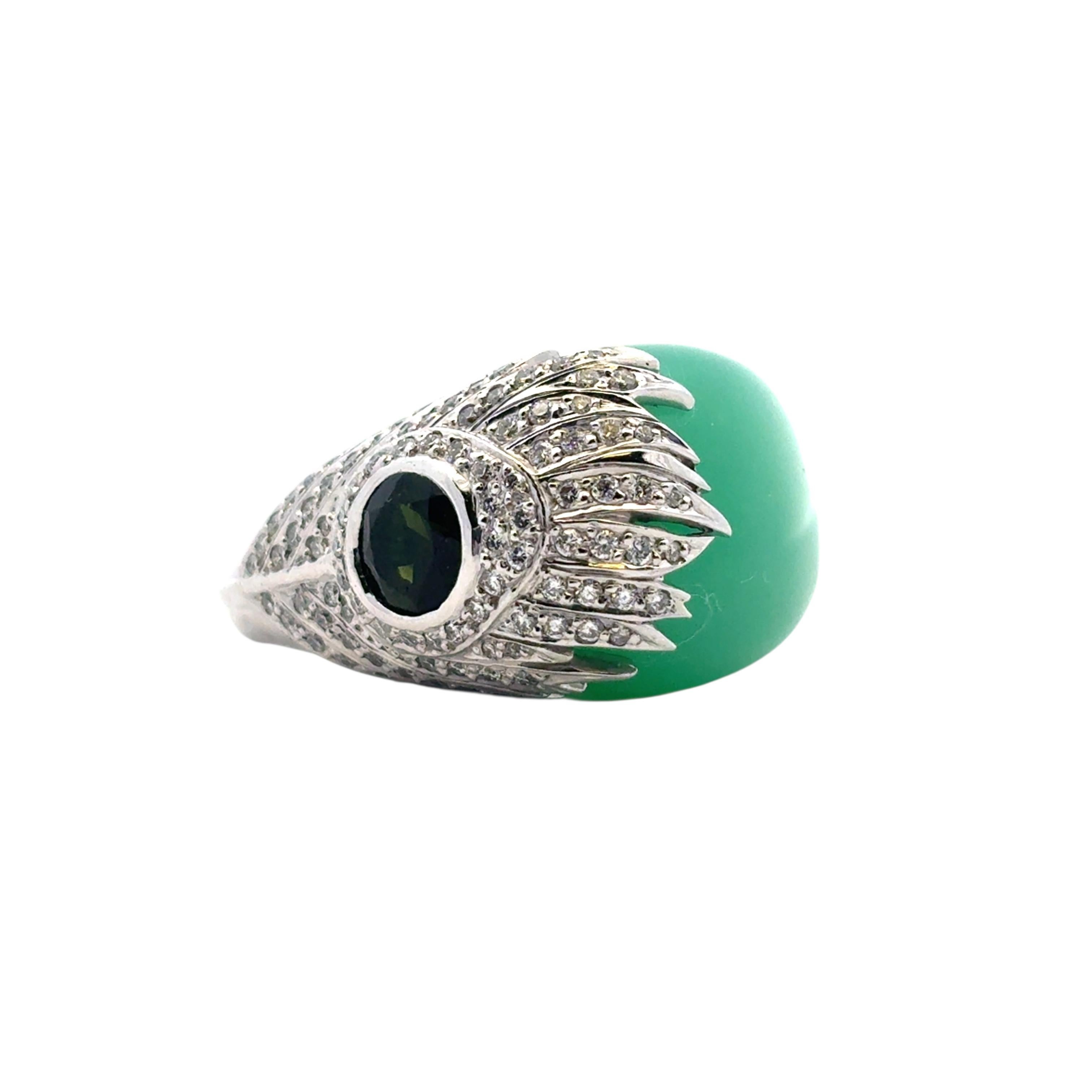 Taglio rotondo Carrera y Carrera 18k White Gold Green Chalcedony and Diamond Peacock Ring in vendita