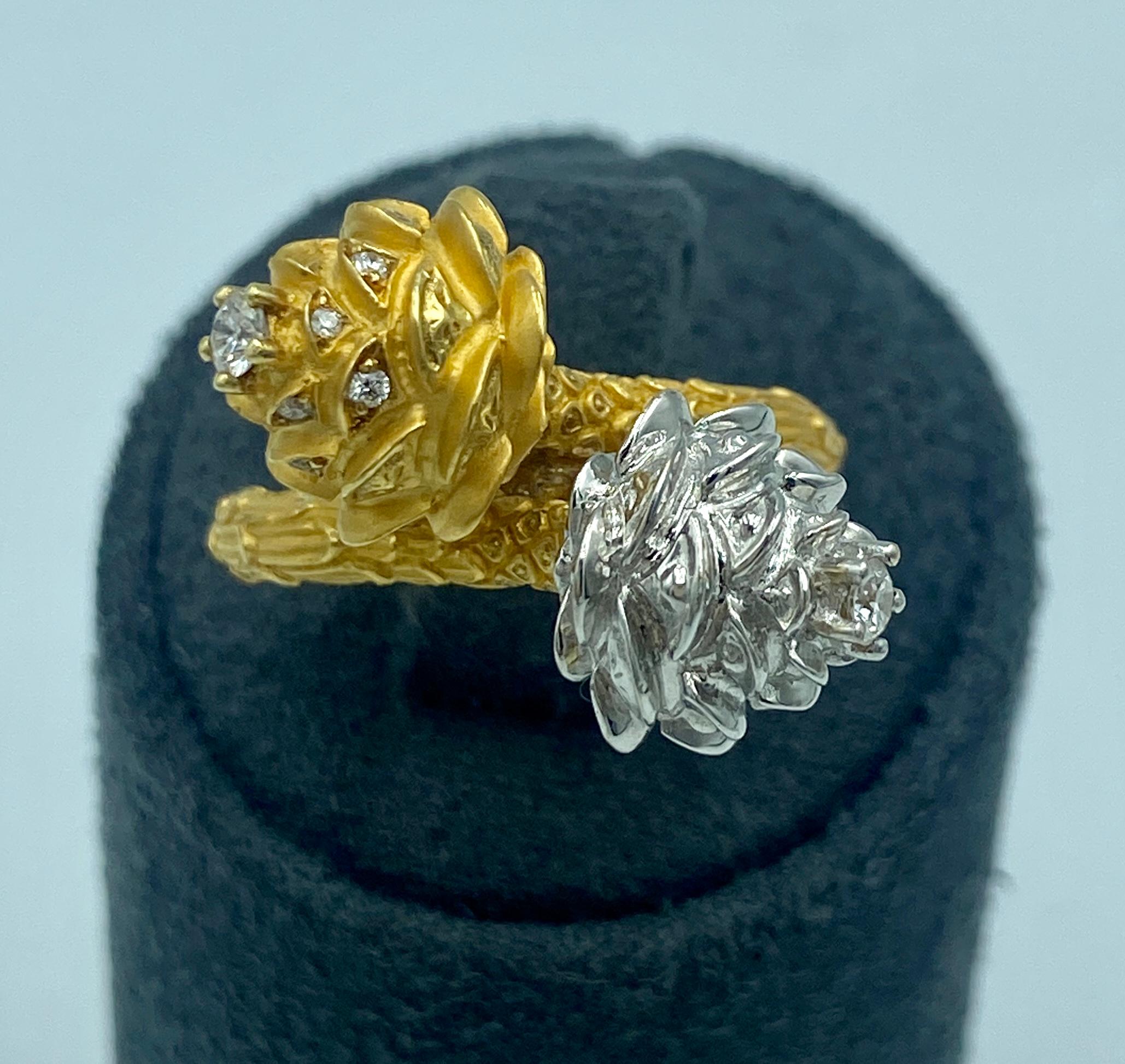 Taille ronde Carrera y Carrera, bague cône de pin en or jaune et blanc 18 carats avec diamants en vente