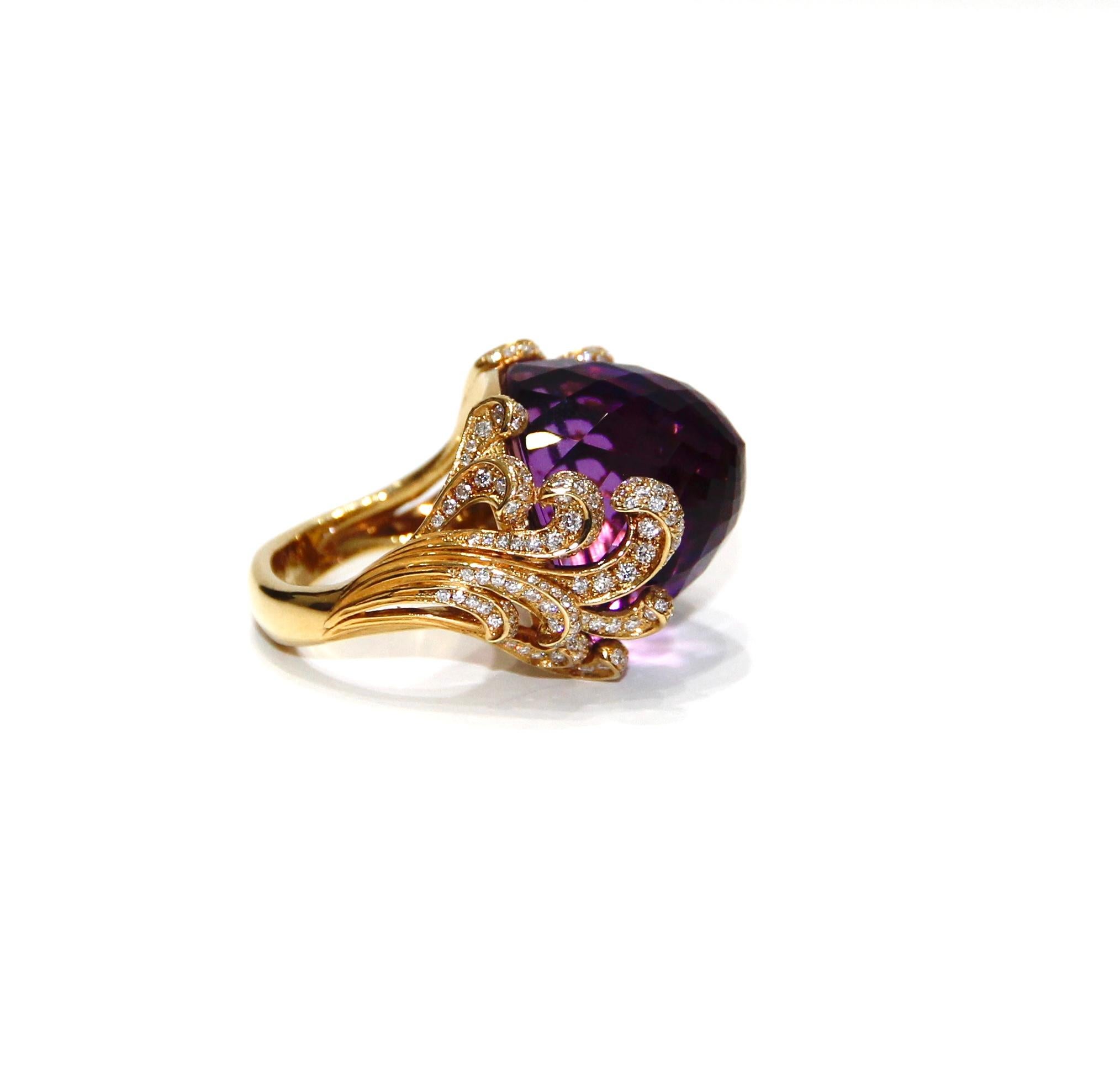 This Stunning Ring Constructed from 18kt yellow gold and 
adorned with diamonds and a stunning amethyst stone.
this Origen maxi ring from Carrera Y Carrera will be the focus of your looks. 
White Diamonds 0.8ctw
Cabochon Amethyst 29.81ct
Retail