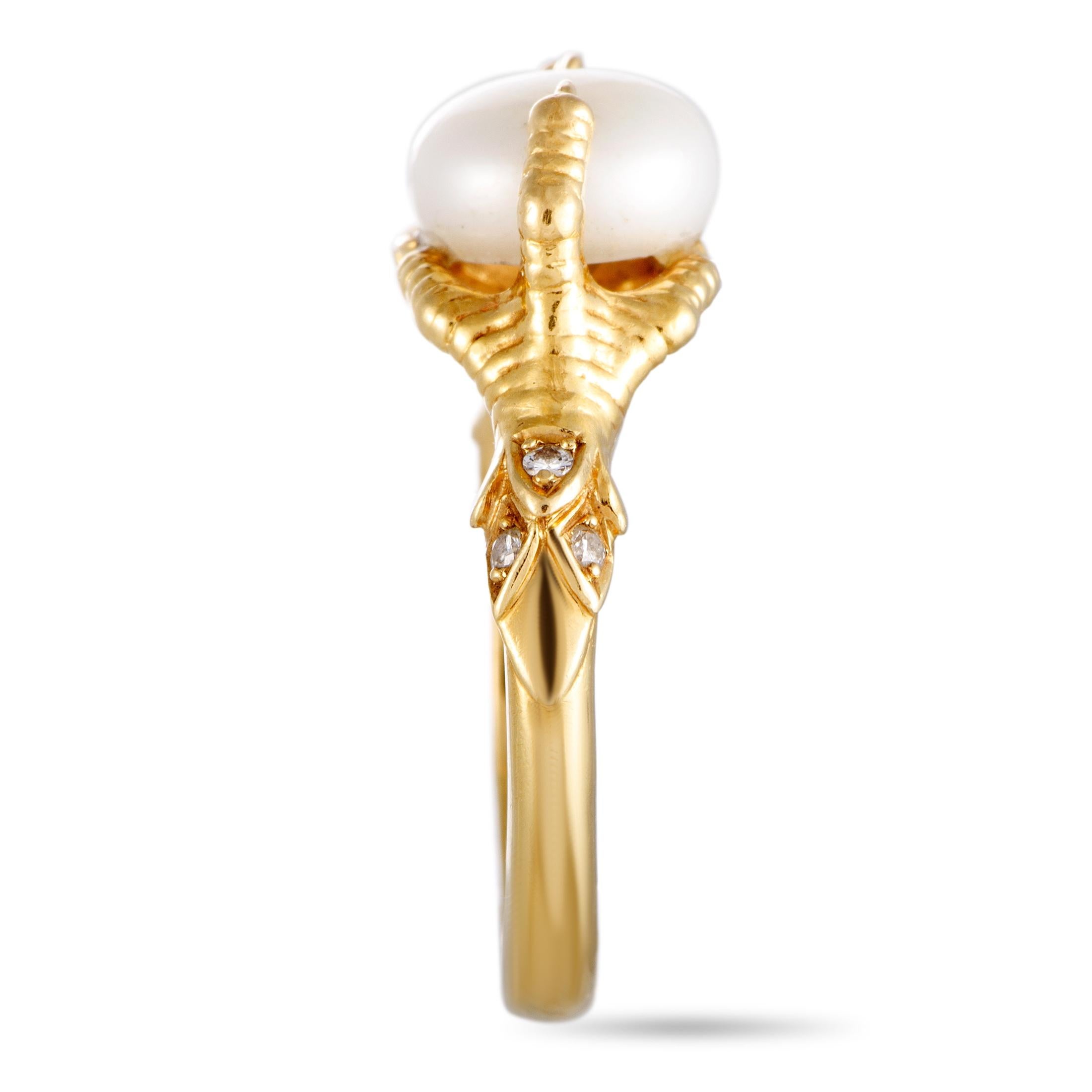 This Carrera y Carrera ring is crafted from 18K yellow gold and set with a pearl and diamonds. The ring weighs 5.6 grams, boasting band thickness of 2 mm and top height of 8 mm, while top dimensions measure 10 by 14 mm.

Offered in estate