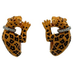 Boucles d'oreilles panthère Carrera Y Carrera en or jaune 18 carats, diamants et émail
