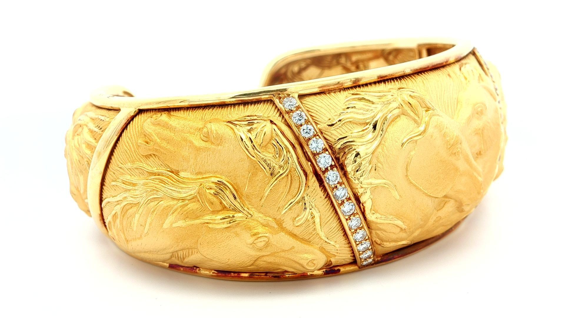 Carrera Y Carrera 18k Yellow Gold Diamond Horse Repousse Wide Open Cuff Bracelet For Sale 10