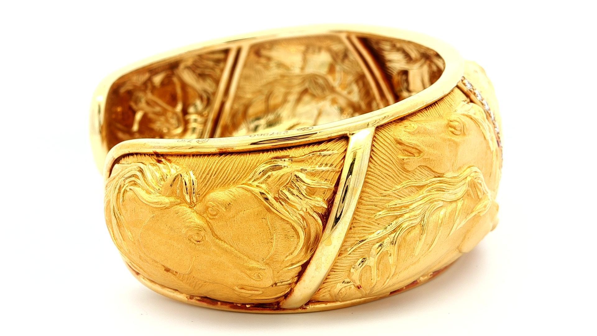 Carrera Y Carrera 18k Yellow Gold Diamond Horse Repousse Wide Open Cuff Bracelet For Sale 11