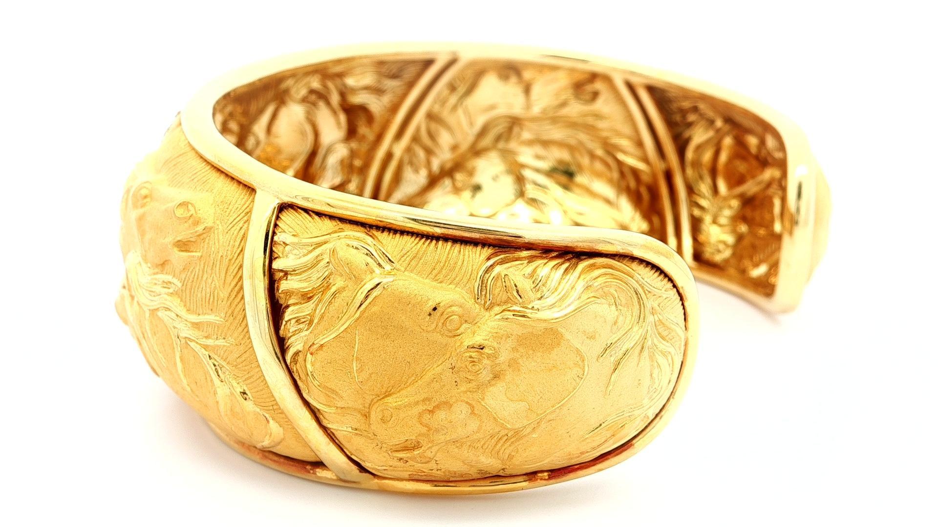 --Stone(s):--
(26) Natural Genuine Diamonds - Round Brilliant Cut - Pave Set - F/G Color - VS1/VS2 Clarity - 0.75ctw (approx.)

Material: Solid 18k Yellow Gold
Weight: 51.30 Grams
Type: Open Cuff Bangle
Size: Will fit up to a 7.5 inch wrist
Overall