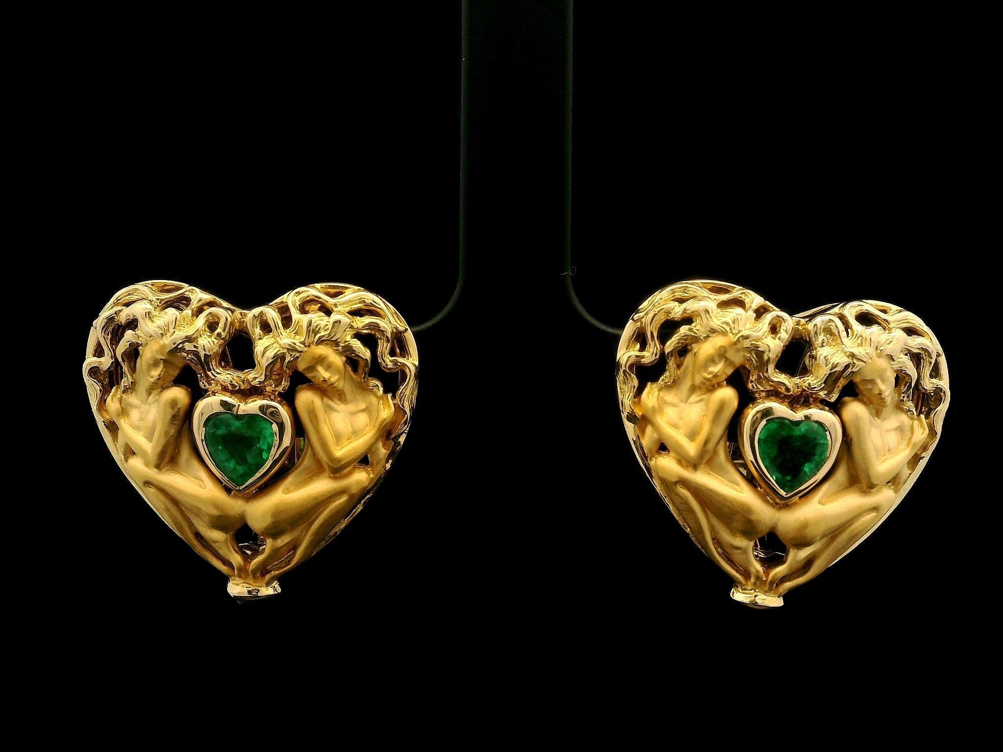 Carrera Y Carrera 18k Yellow Gold Emerald & Ruby Dual Finish Heart Earrings in vendita 1
