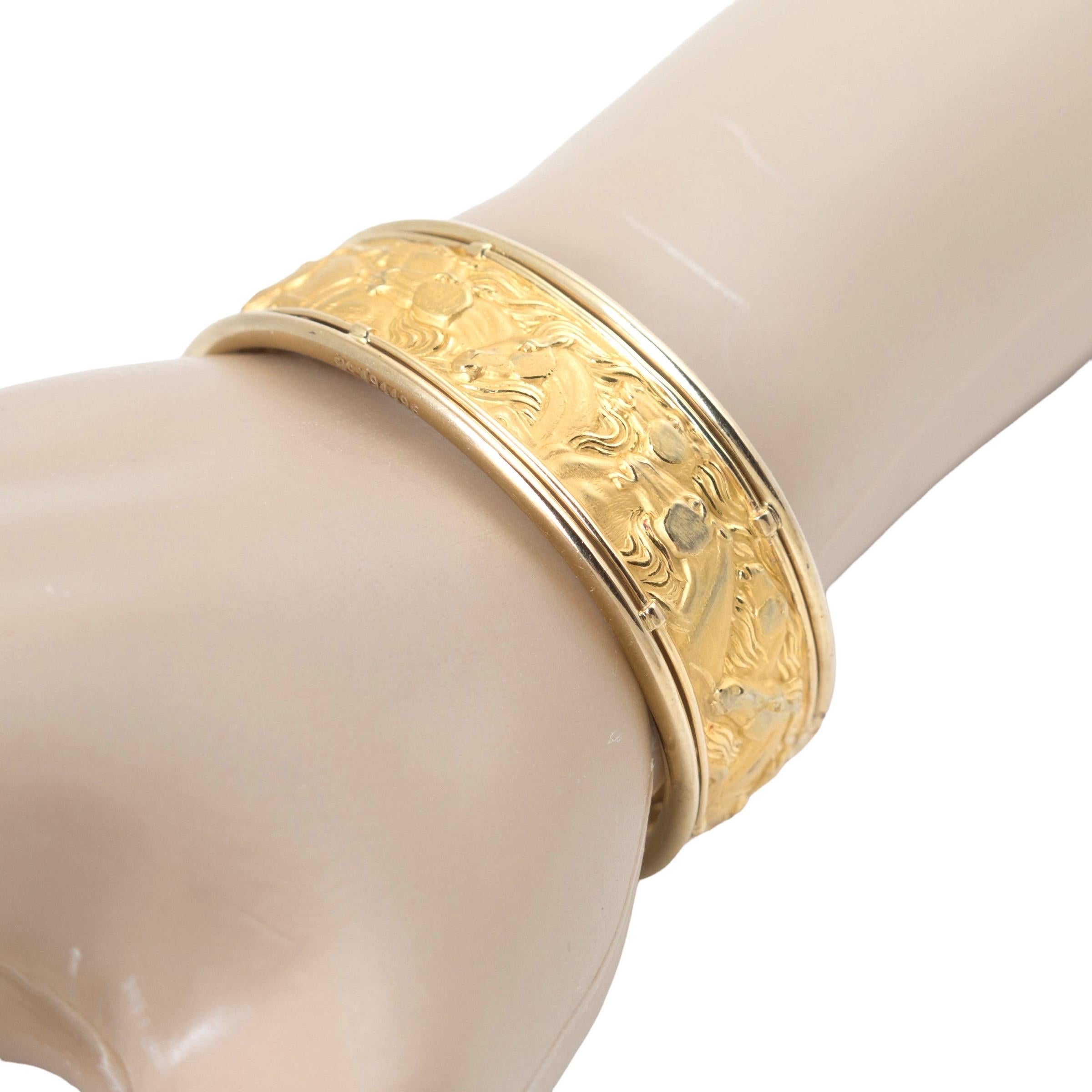 Carrera y Carrera 18k Yellow Gold Equestrian Horses Cuff Bracelet In Good Condition For Sale In Austin, TX