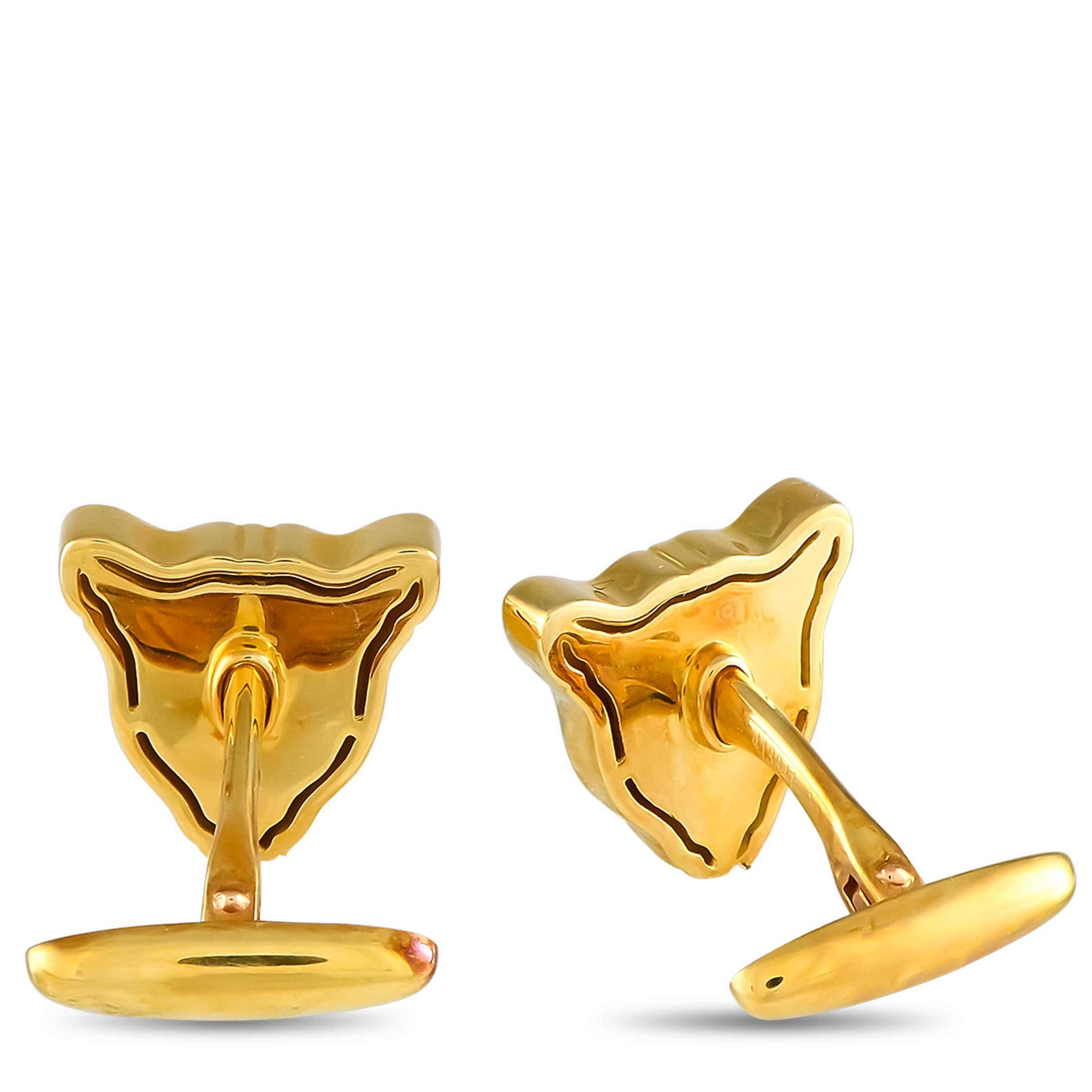 Diese Carrera Y Carrera Manschettenknöpfe verleihen jedem Outfit einen kreativen Schliff. Das Leopardendesign aus 18-karätigem Gelbgold hebt sie auf die beste Art und Weise hervor. Jedes Stück ist 0,75 lang und 0,50 breit. Dieses Schmuckstück wird