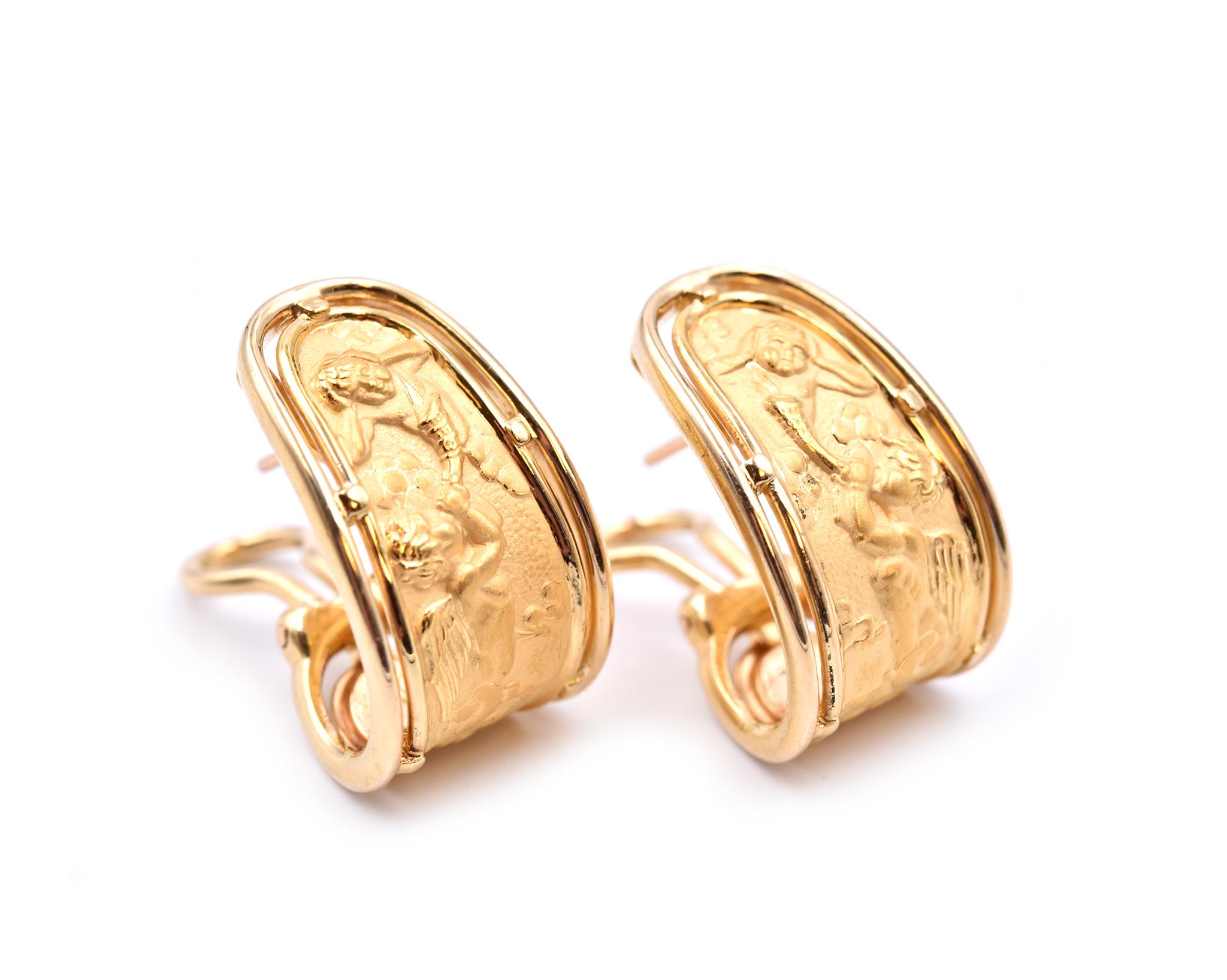 Designer: Carrera y Carrera
Material: 18k yellow gold 
Fastenings: post with Omega backs
Dimensions: earrings are approximately 13.38mm by 21.50mm 
Weight: 11.55 grams

