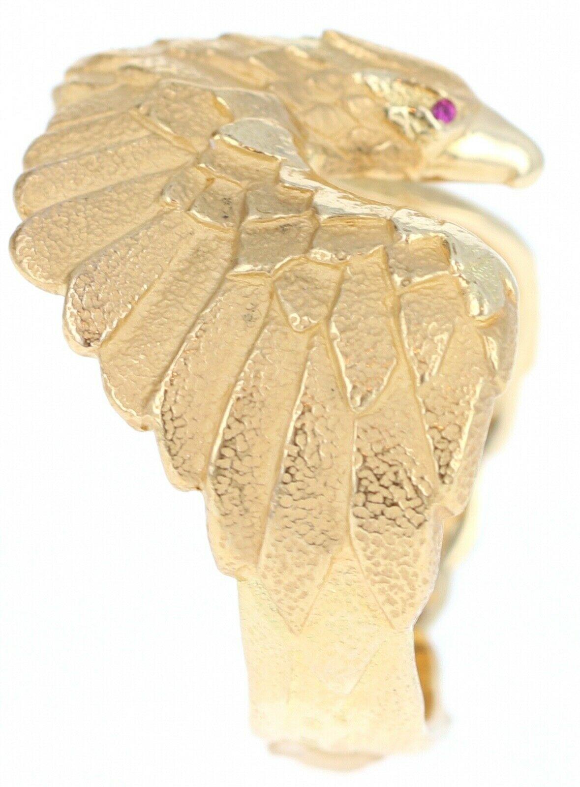 Carrera y Carrera 18 Karat Yellow Gold and Ruby Eagle Ring In Good Condition For Sale In Beverly Hills, CA