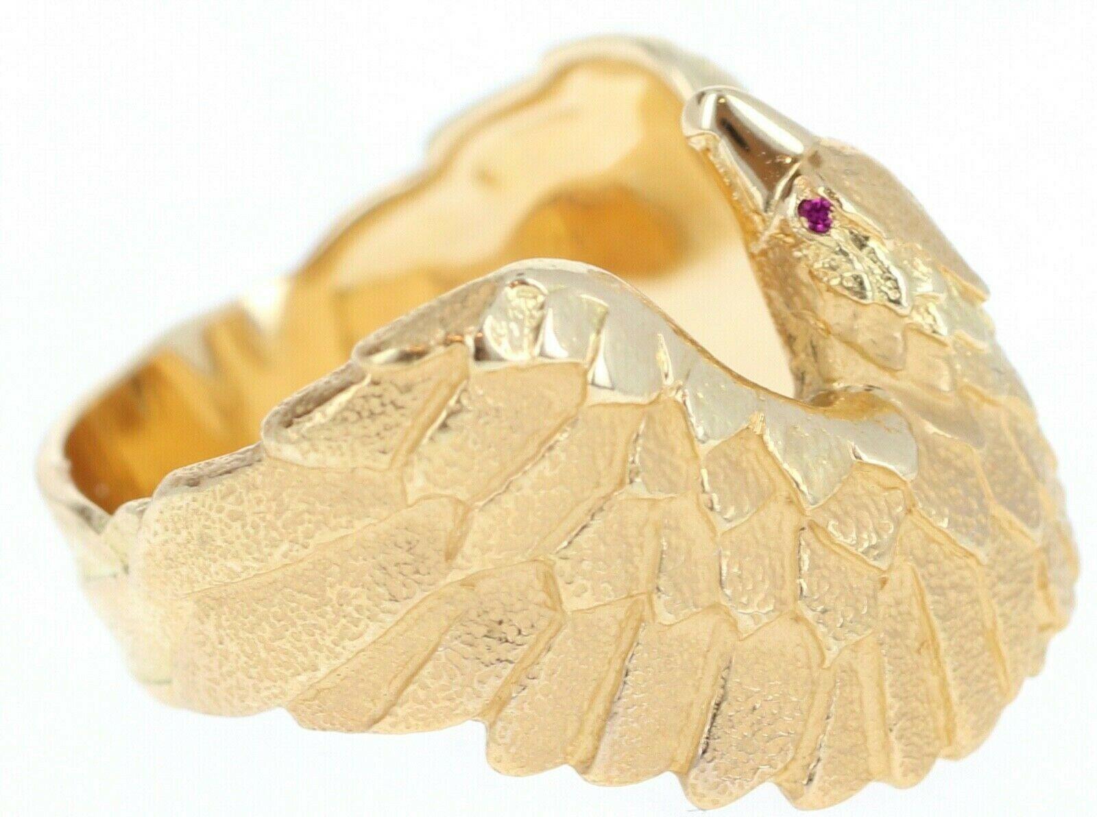 Women's or Men's Carrera y Carrera 18 Karat Yellow Gold and Ruby Eagle Ring For Sale