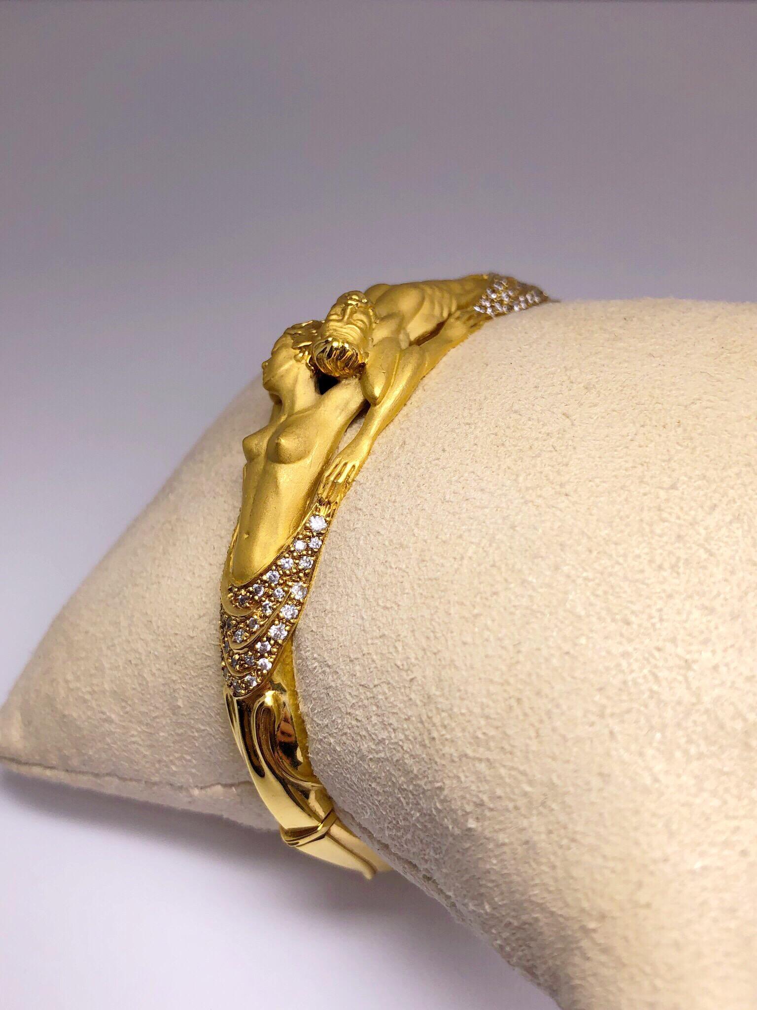 Carrera y Carrera 18Kt Gold Intertwined Lovers Bracelet with .73 Carat Diamonds In New Condition In New York, NY