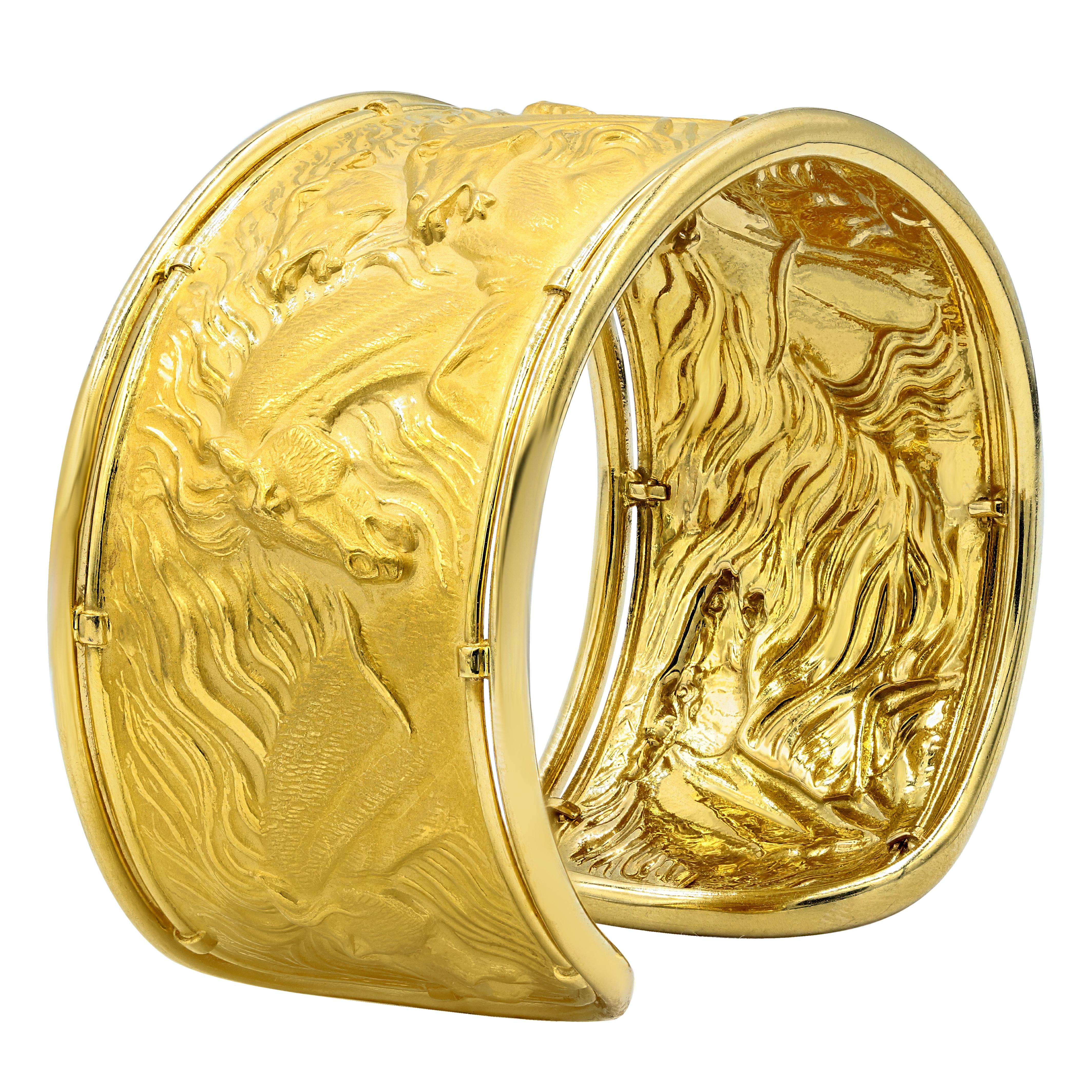 Estate ECUESTRE MATTE HORSE CUFF BRACELET by Carrera y Carrera. Made from Solid 18KT Yellow Gold and weighs 36.4 grams.

Hallmarked CC, 186043, 750. 

(also has matching earrings) 
