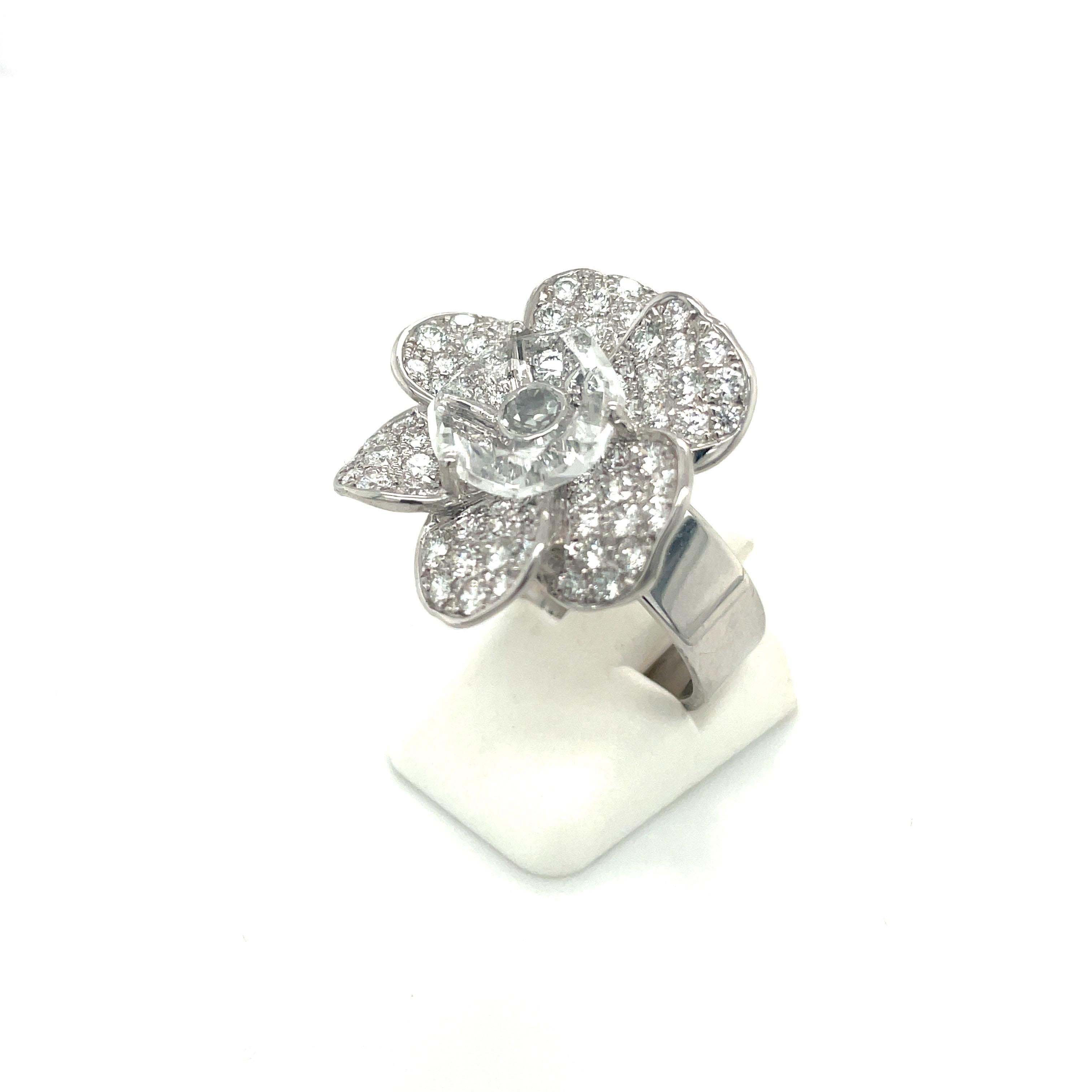 Contemporary Carrera Y Carrera 18KT White Gold 1.94Ct. Diamond Gardenia Flower Ring For Sale