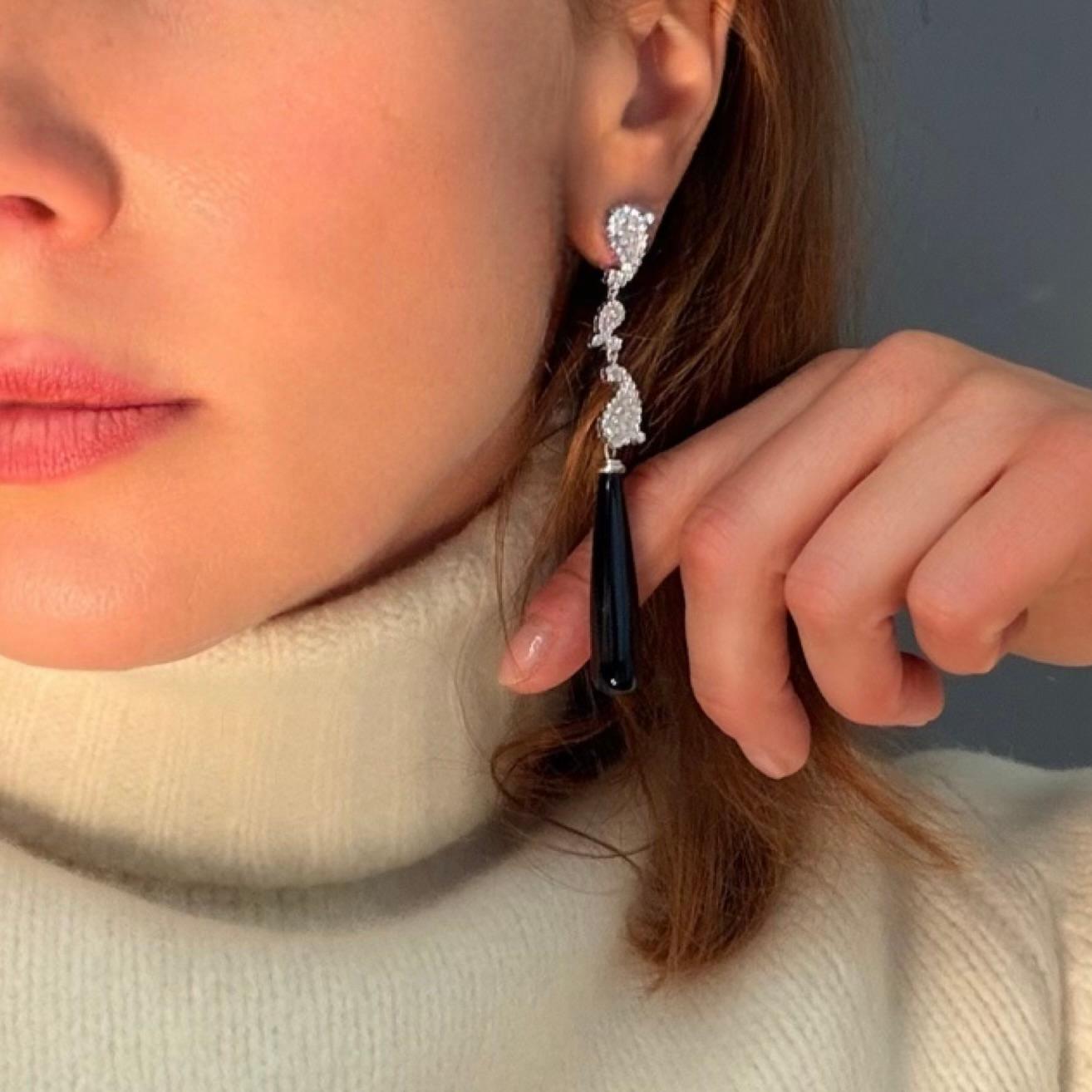 Carrera y Carrera Boucles d'oreilles jour et nuit en or blanc 18 carats avec gouttes d'onyx en vente 2