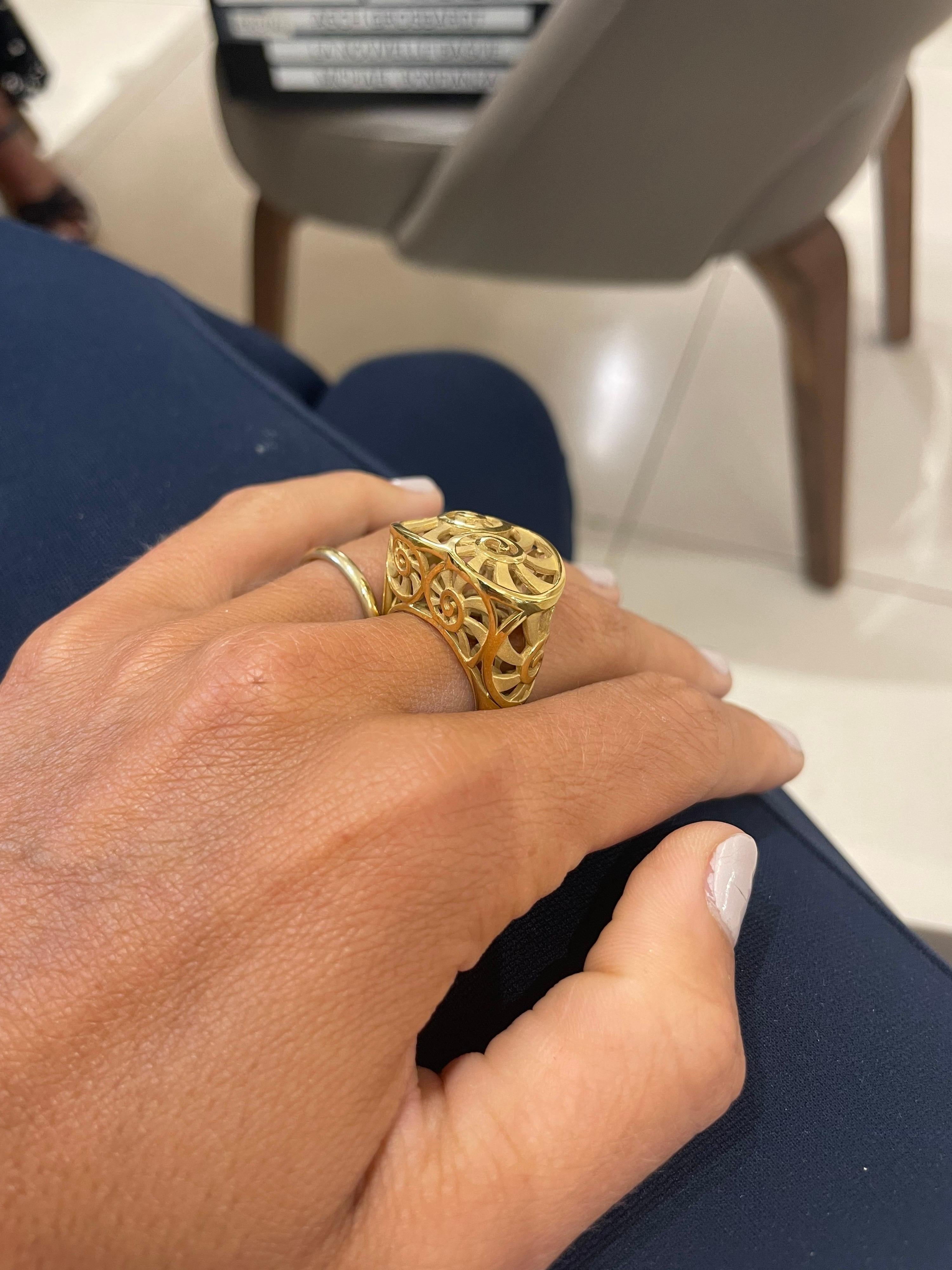 Contemporain Carrera Y Carrera Bague « Altea Nautilus » en or jaune 18 carats en vente