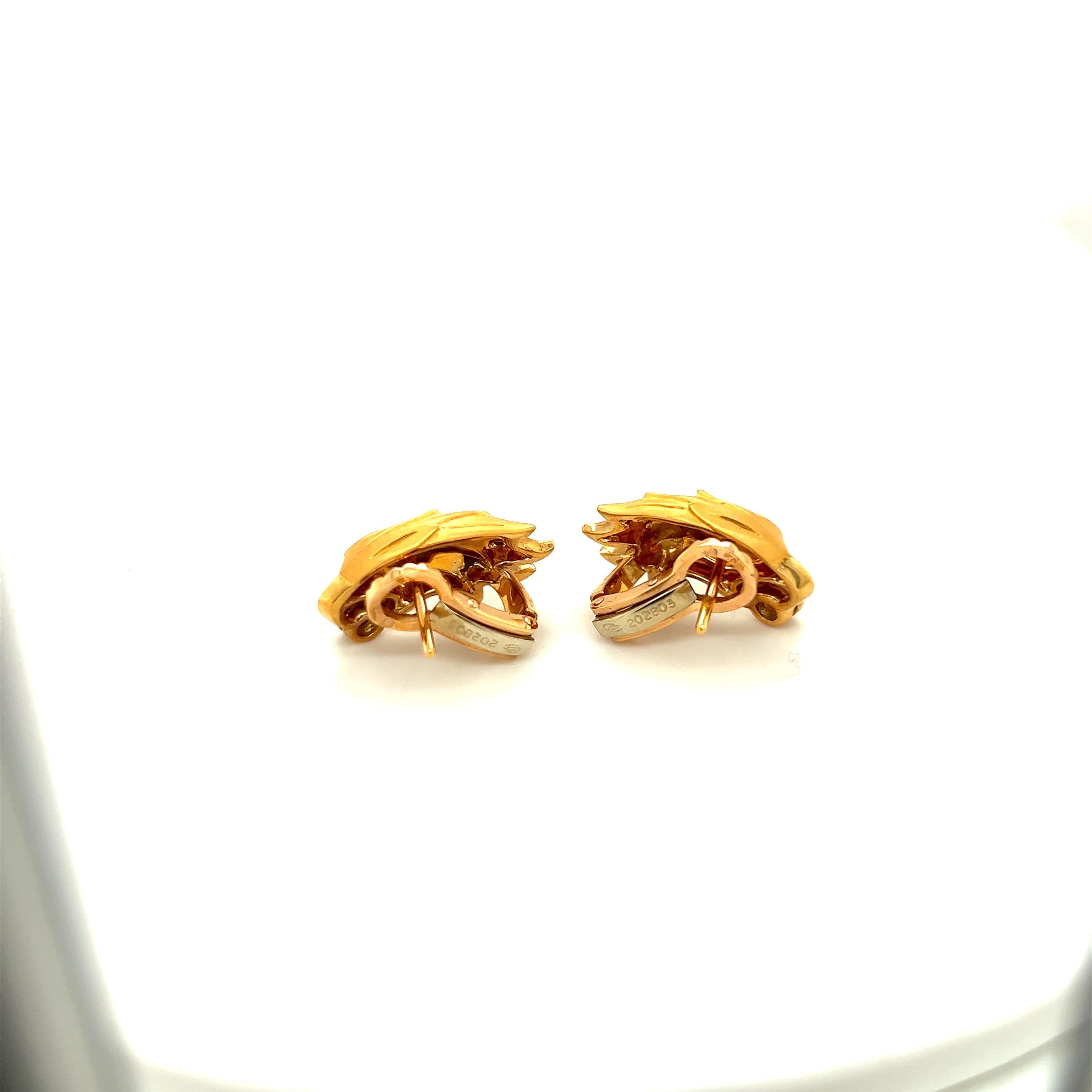 Contemporain Carrera Y Carrera Boucles d'oreilles tête d'aigle en or jaune 18 carats avec diamants de 0,37 carat en vente