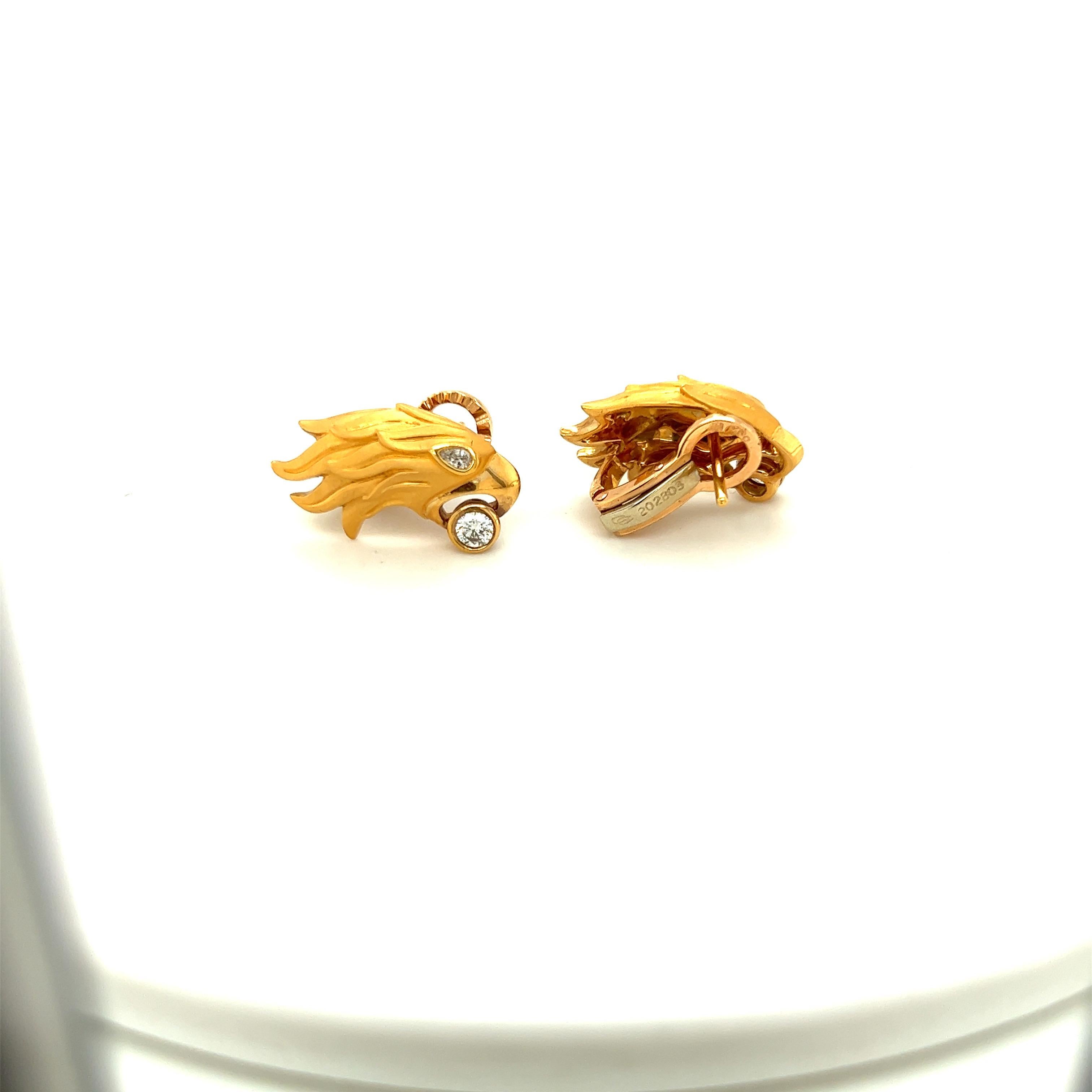 Carrera Y Carrera Boucles d'oreilles tête d'aigle en or jaune 18 carats avec diamants de 0,37 carat Neuf - En vente à New York, NY
