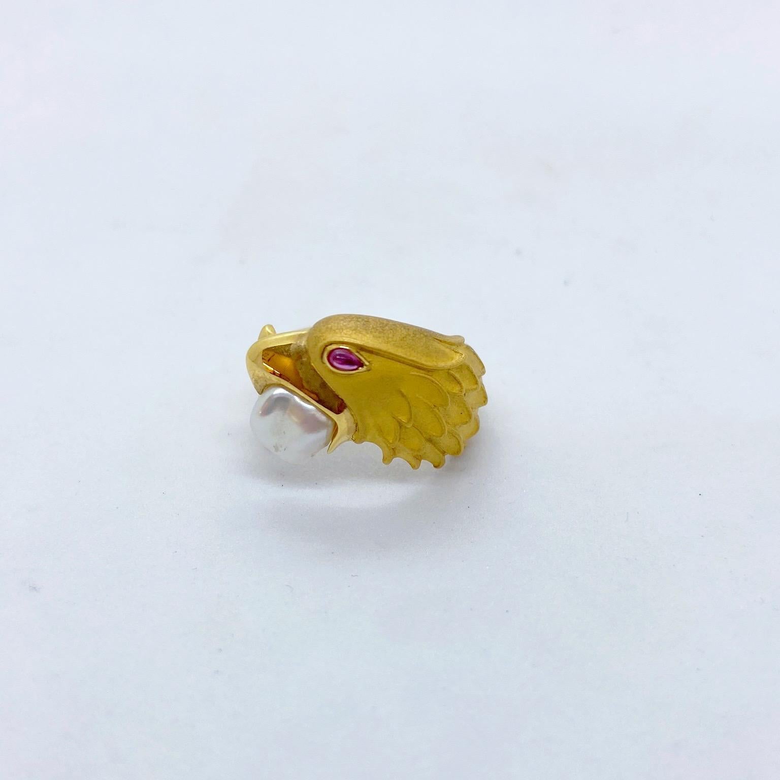 Carrera Y Carrera has built its famous name on figurative designs, an obsession with surface finishes, and a compelling way of seeing beauty in art and nature. This 18 karat yellow gold ring is a perfect example of Carrera's iconic designs. The ring