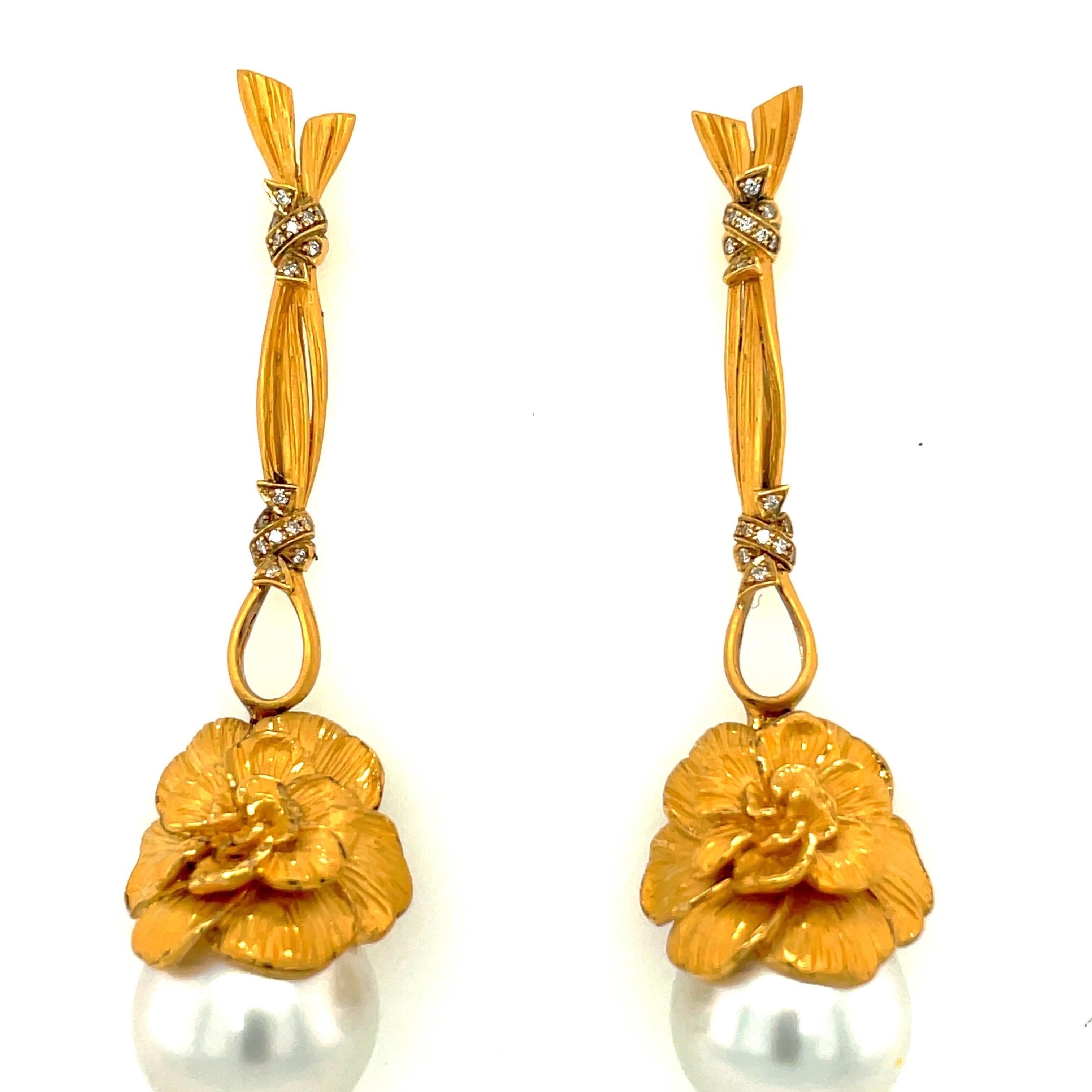 Romantic Carrera y Carrera 18kt Yellow Gold Gardenia Earrings with South Sea Pearls For Sale