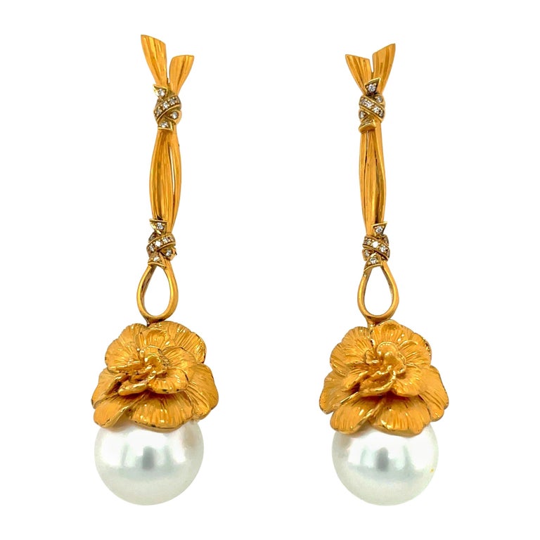 Carrera y Carrera 18kt Yellow Gold Gardenia Earrings with South Sea Pearls  at 1stDibs