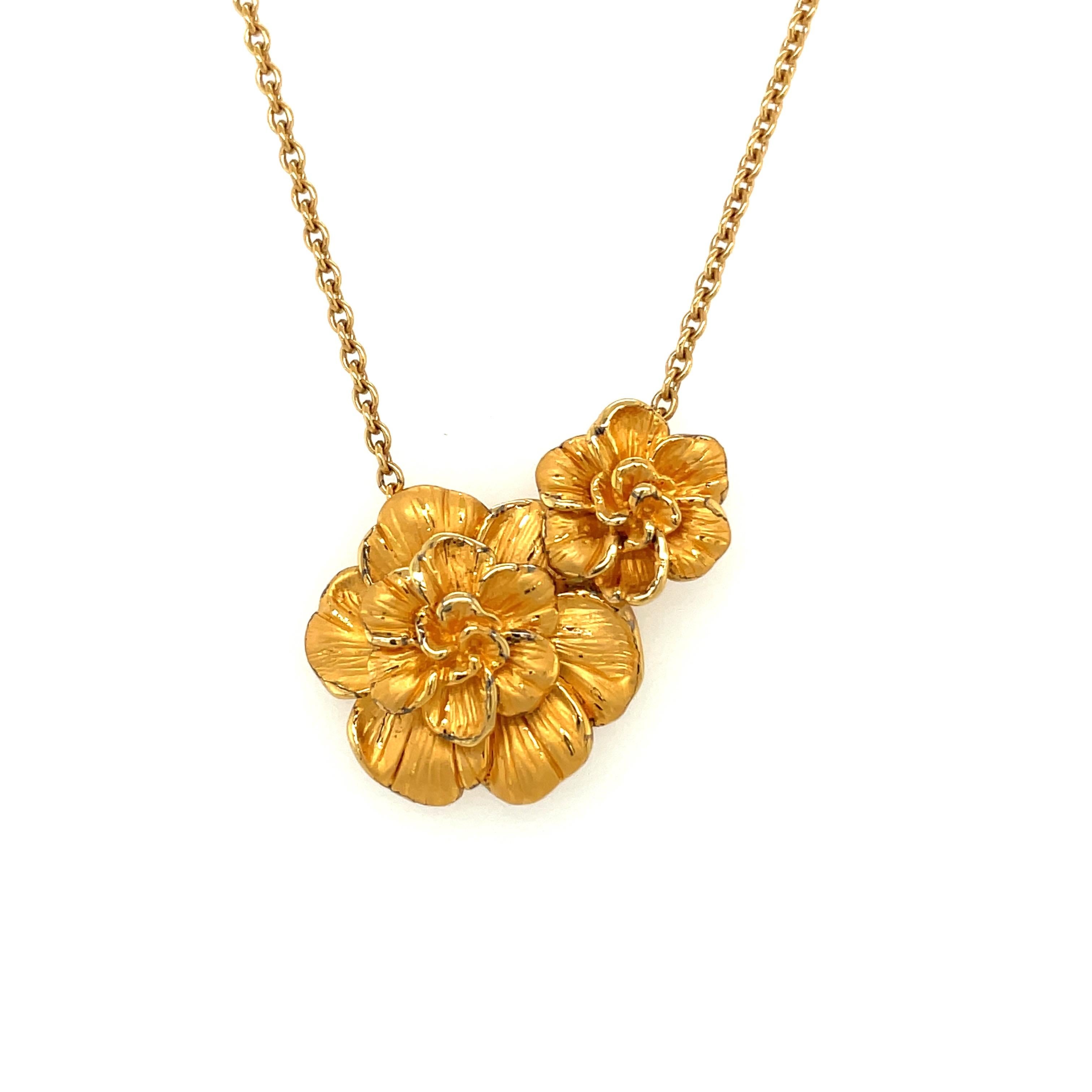 Carrera y Carrera 18kt Yellow Gold Gardenia Flower Necklace In New Condition In New York, NY