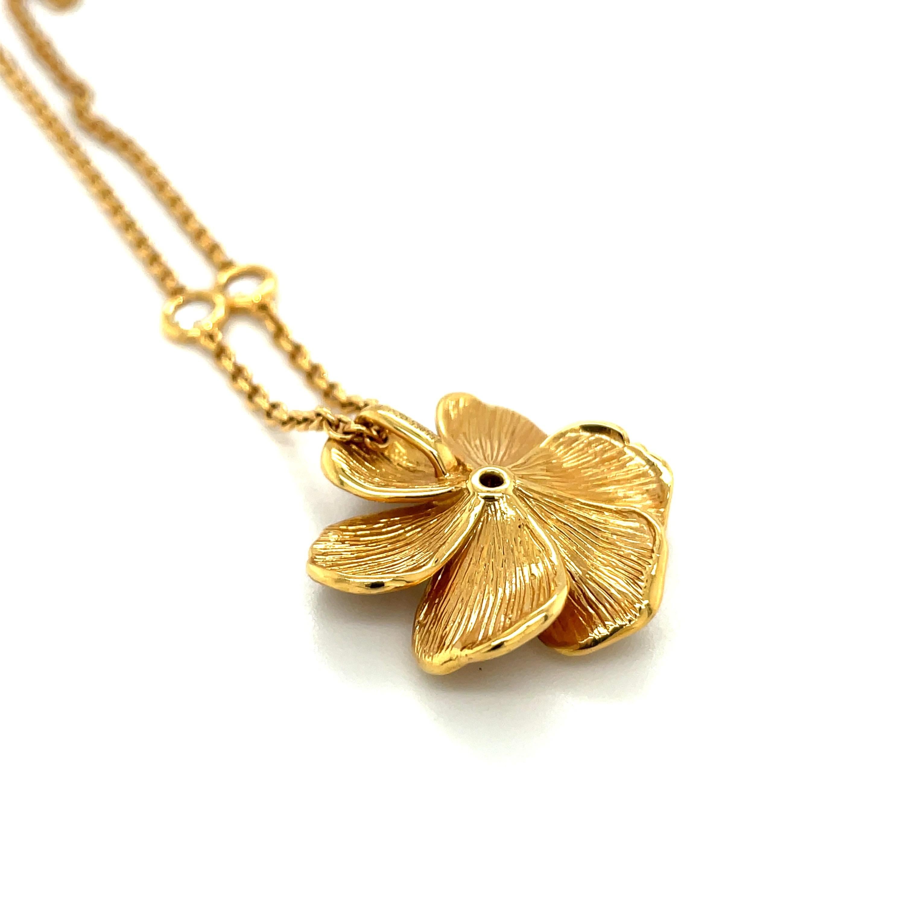 Contemporaneo Carrera y Carrera Ciondolo Gardenia in oro giallo 18 carati con diamante e cristallo da 0,82 carati in vendita