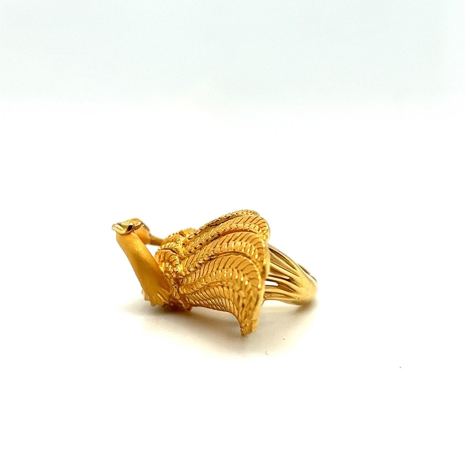 Round Cut Carrera Y Carrera 18 Karat Yellow Gold Heron Ring with .40cts Diamonds For Sale