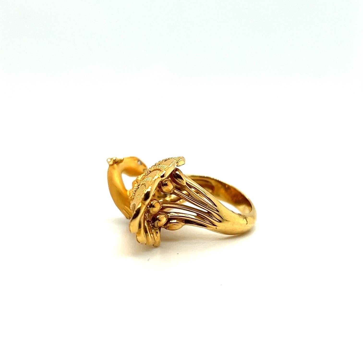 Carrera Y Carrera 18 Karat Yellow Gold Heron Ring with .40cts Diamonds In New Condition For Sale In New York, NY