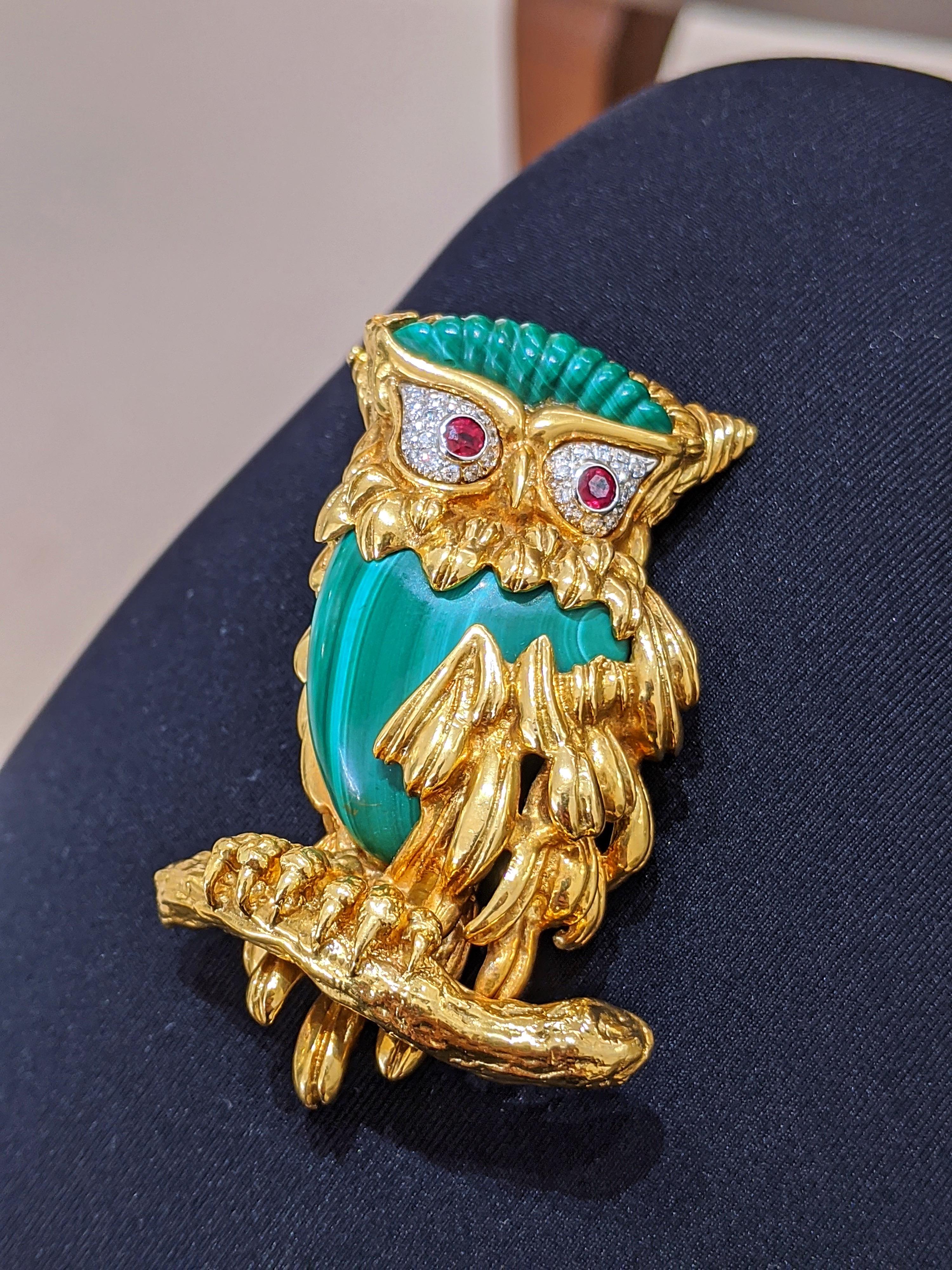 Round Cut Carrera Y Carrera 18 Karat Gold Owl Brooch with Diamond, Malachite and Ruby For Sale