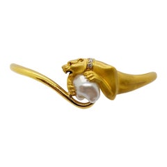 Carrera Y Carrera 18 Karat Gold Panther Bangle Bracelet with Pearl and Diamonds