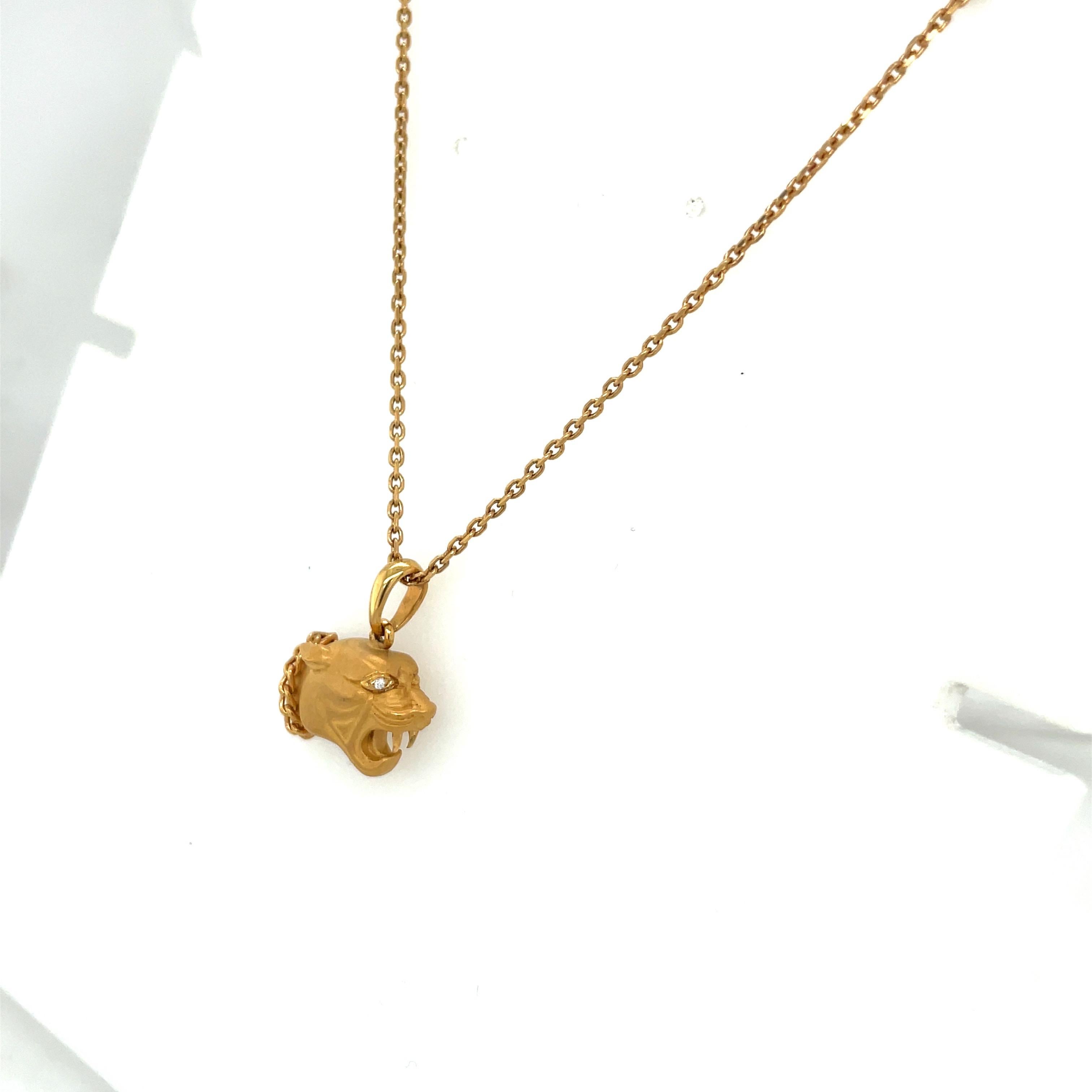 Carrera Y Carrera has built its its famous name on figurative designs, an obsession with surface finishes, and a compelling way of seeing beauty in art and nature.
This 18 karat yellow gold pendant is the perfect example of Carrera's iconic work. An