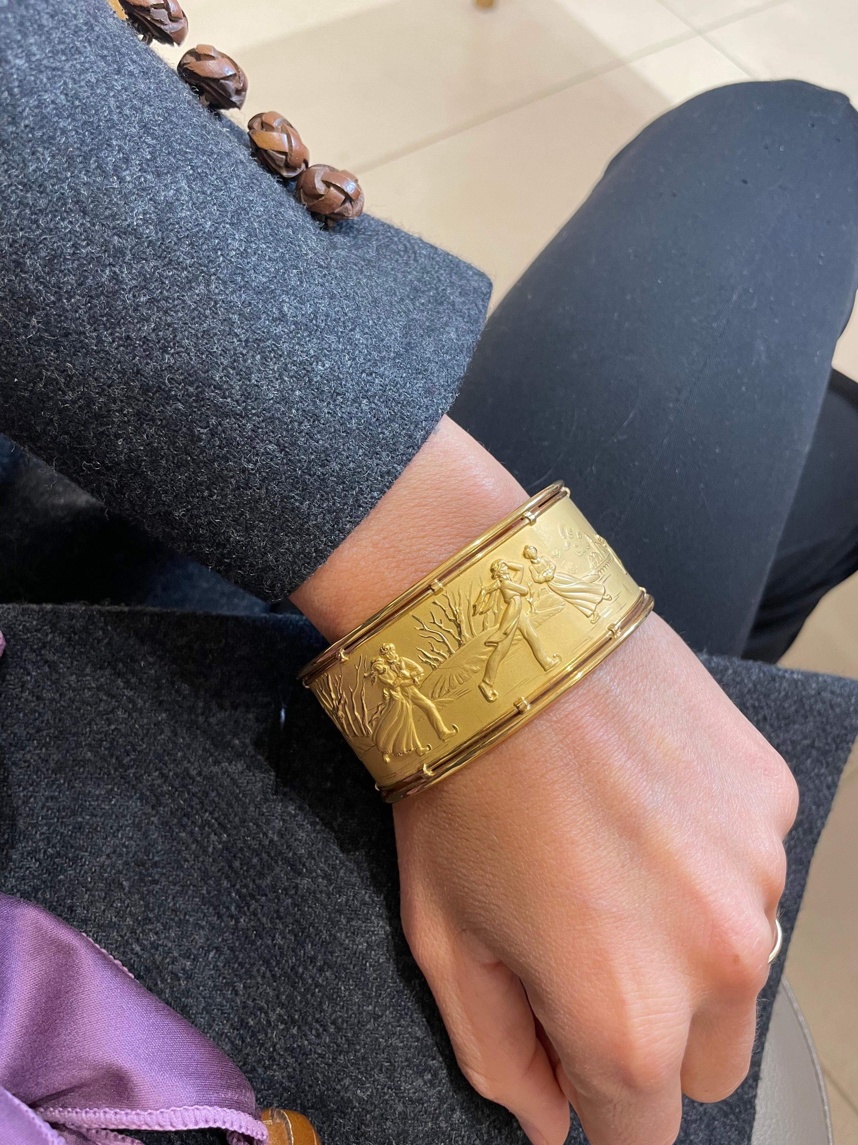 Carrera Y Carrera has built its its famous name on figurative designs, an obsession with surface finishes, and a compelling way of seeing beauty in art and nature.
This 18 karat yellow gold cuff bracelet is the perfect example of Carrera's iconic