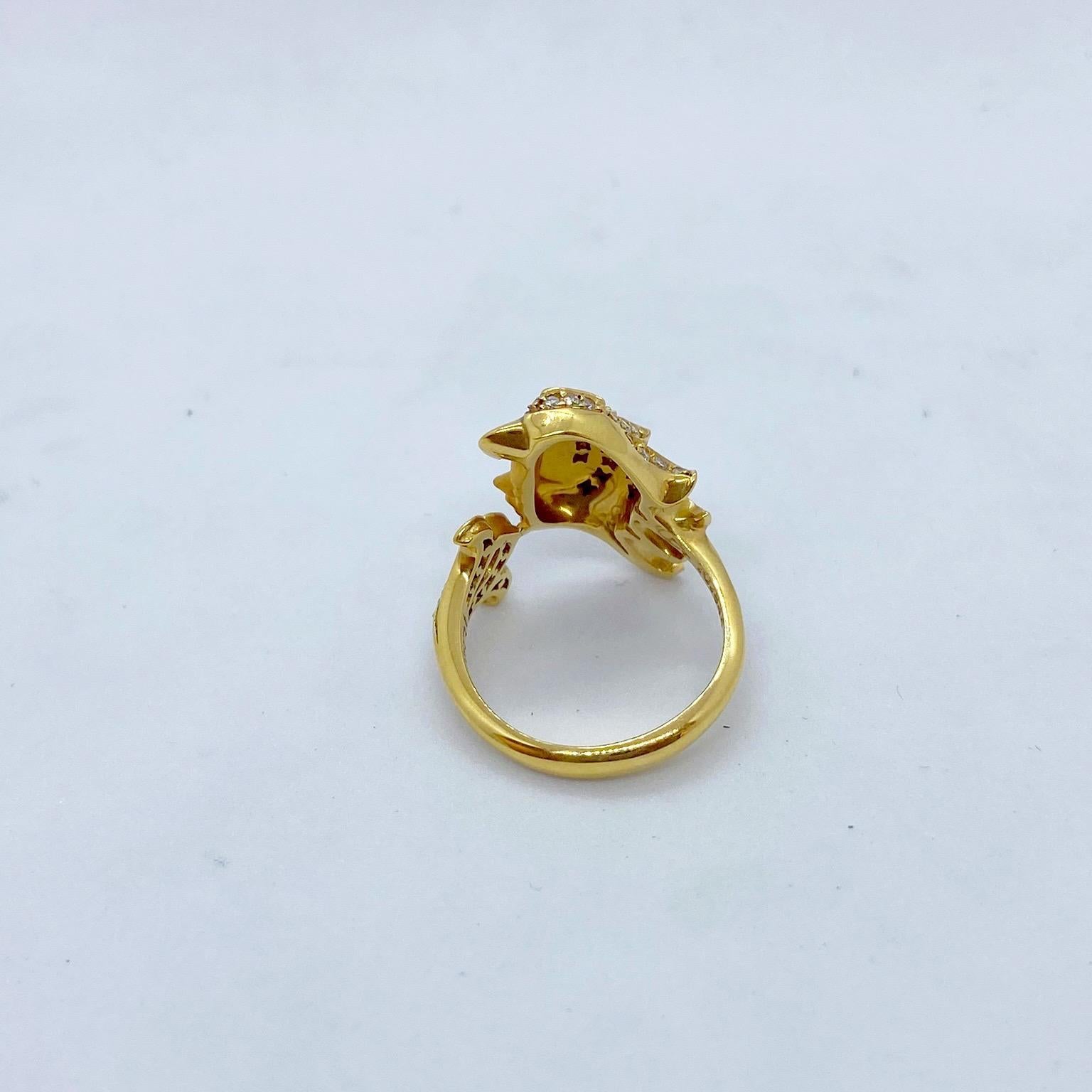 Carrera y Carrera 18 Karat Yellow Gold Woman with Diamond Parrot Headress Ring In New Condition For Sale In New York, NY