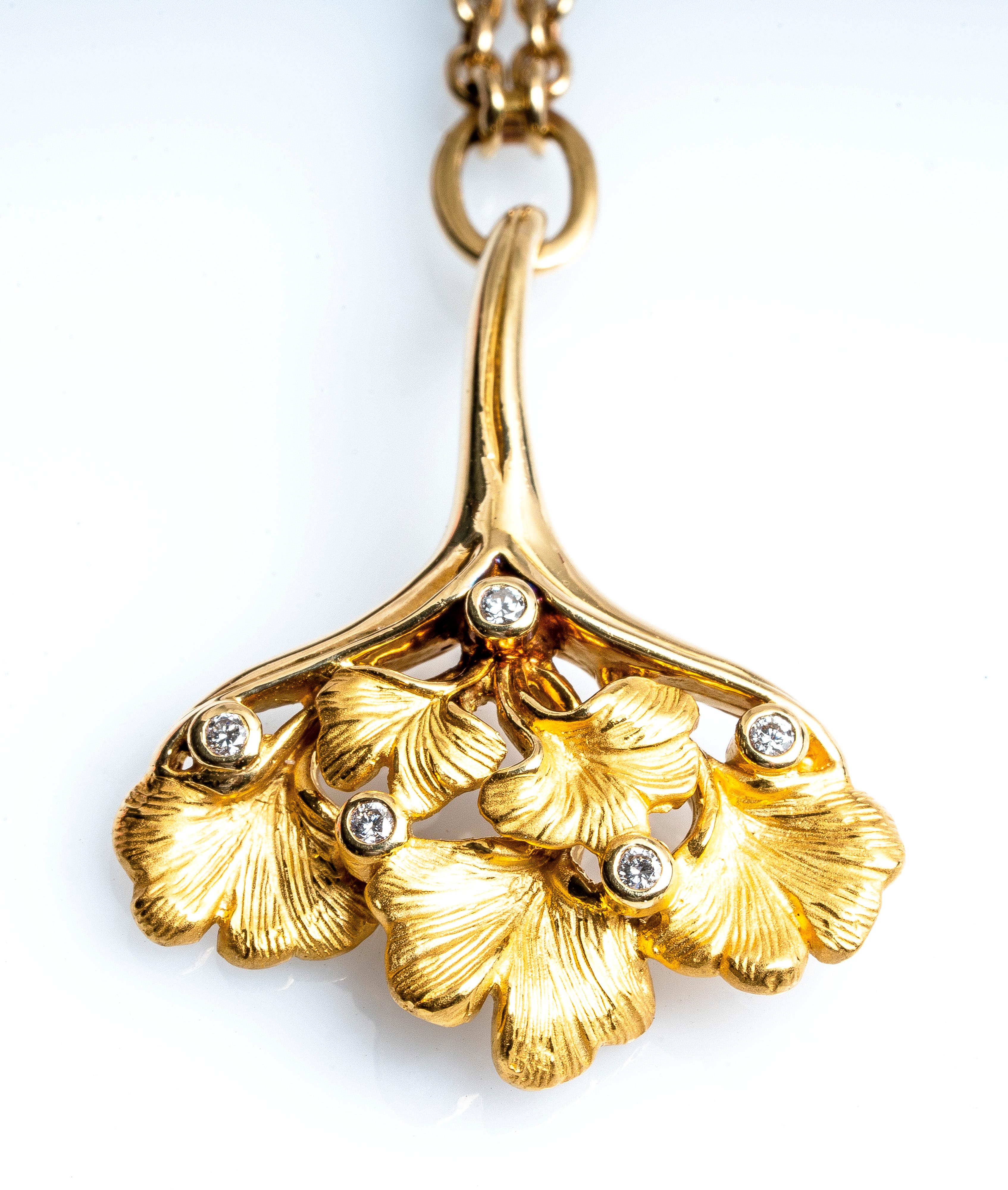 Art Nouveau Carrera y Carrera 18 Karat Yellow Gold Diamond Ginkgo Leaf Lariat Necklace For Sale