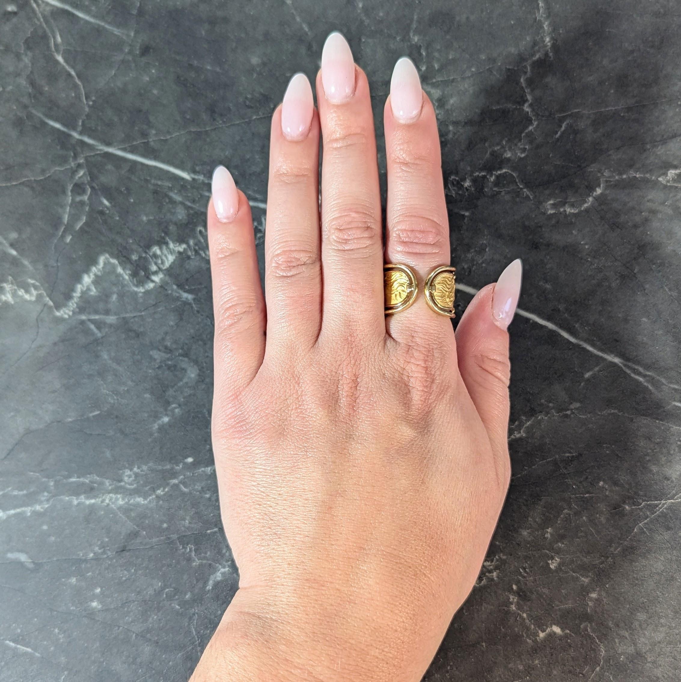 Carrera Y Carrera 1980's 18 Karat Yellow Gold Ecuestre Horse Vintage Band Ring In Excellent Condition In Philadelphia, PA
