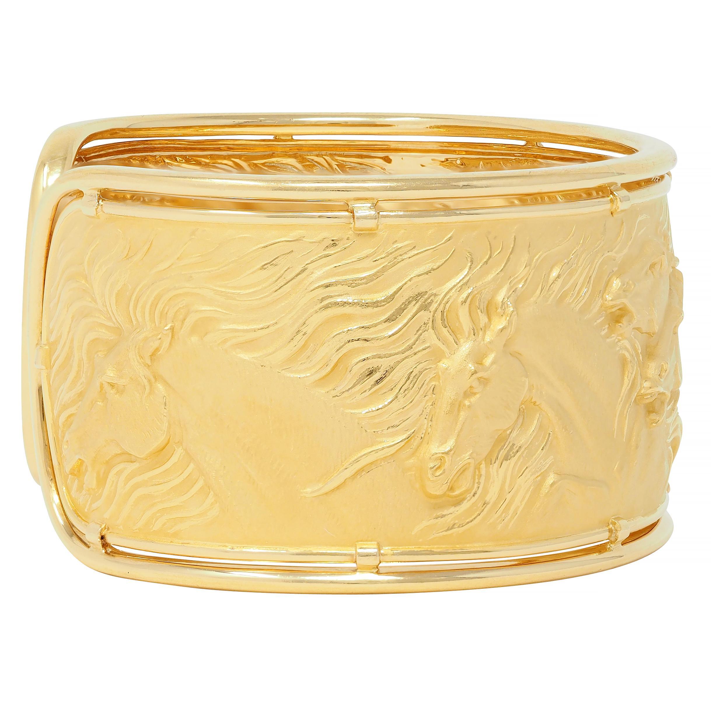 Carrera Y Carrera 1980's 18K Yellow Gold Ecuestre Horse Vintage Cuff Bracelet In Excellent Condition In Philadelphia, PA