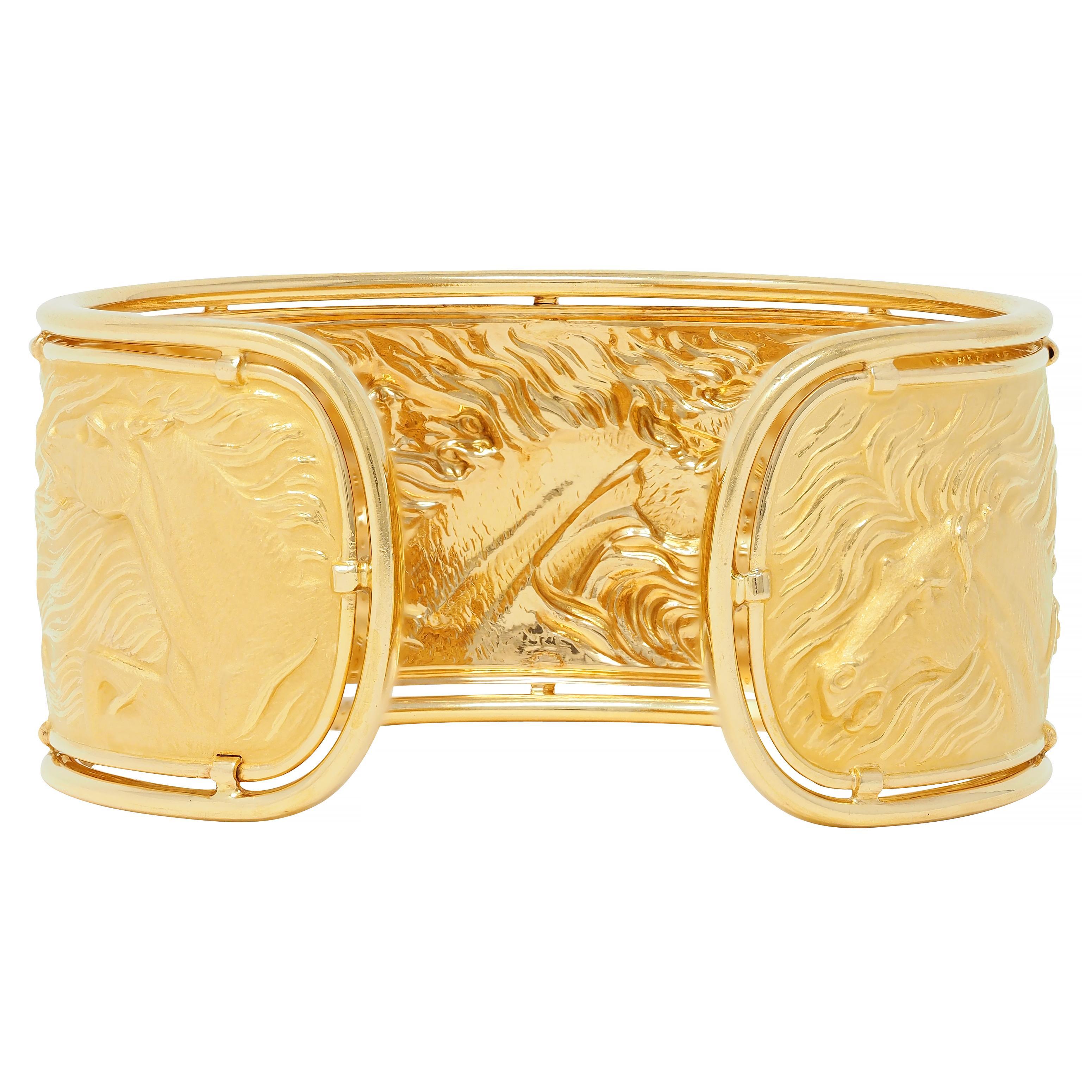 Women's or Men's Carrera Y Carrera 1980's 18K Yellow Gold Ecuestre Horse Vintage Cuff Bracelet