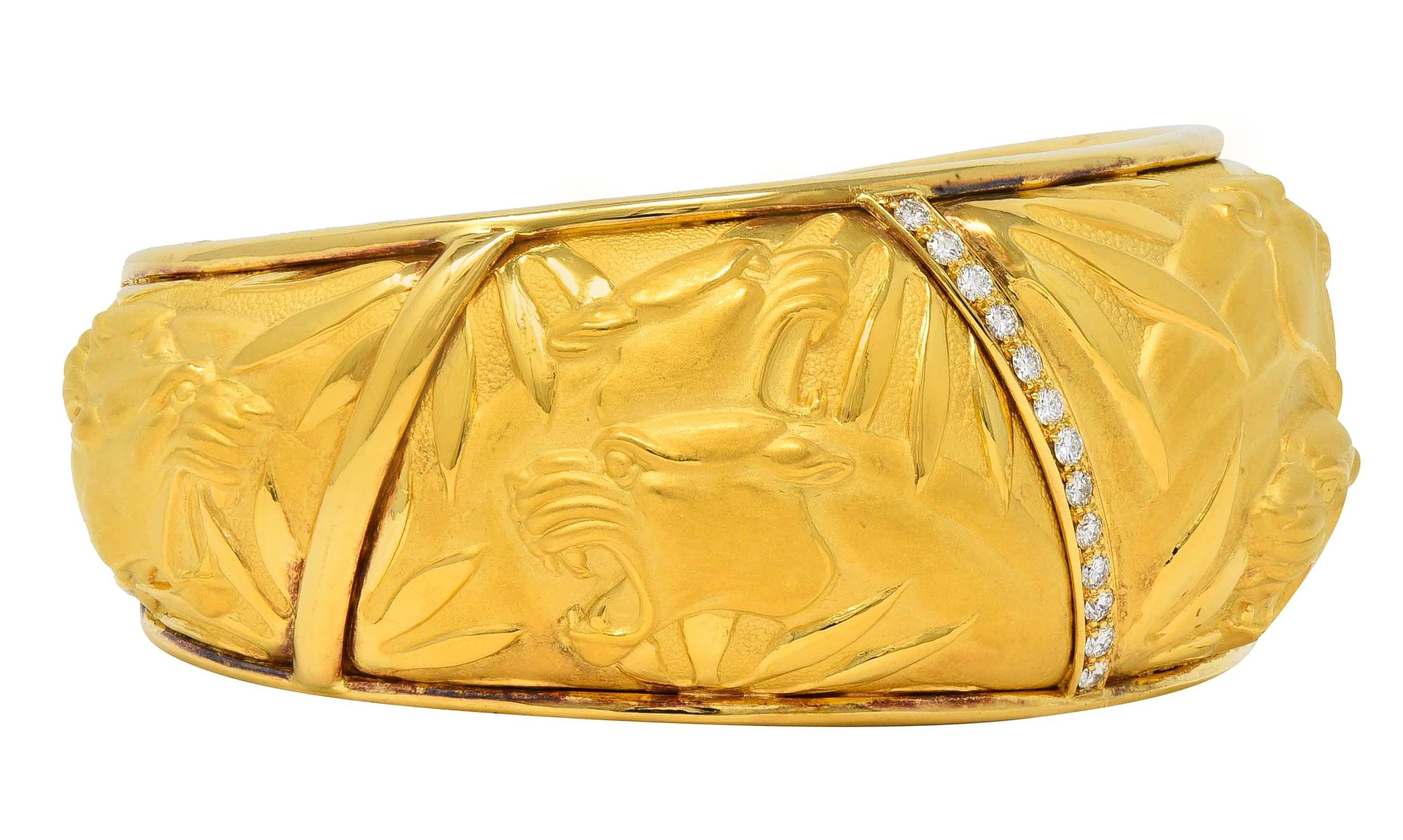Brilliant Cut Carrera y Carrera 1990's Diamond 18K Gold Vintage Panther Cuff Bracelet For Sale